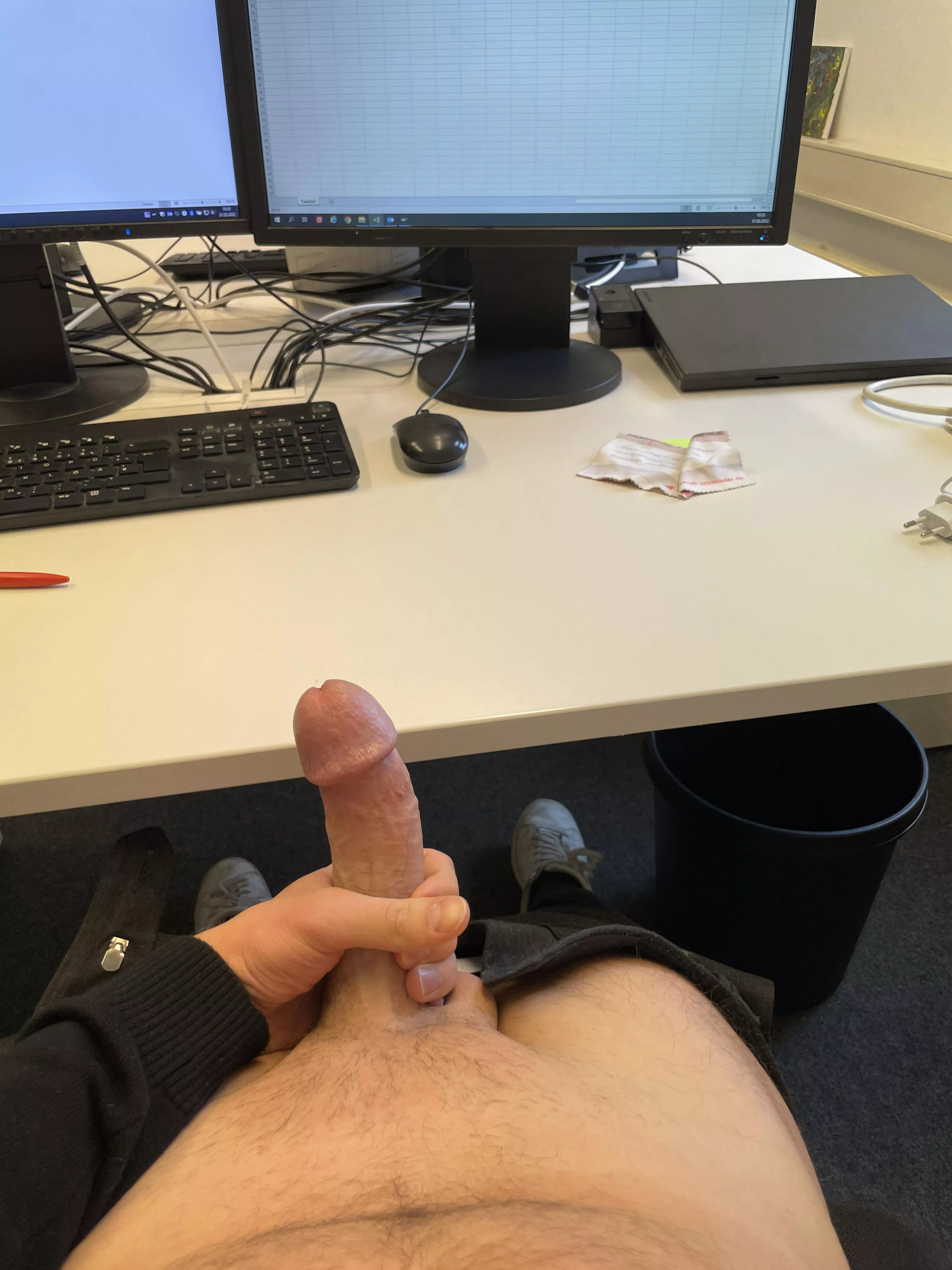 Horny at work 😋