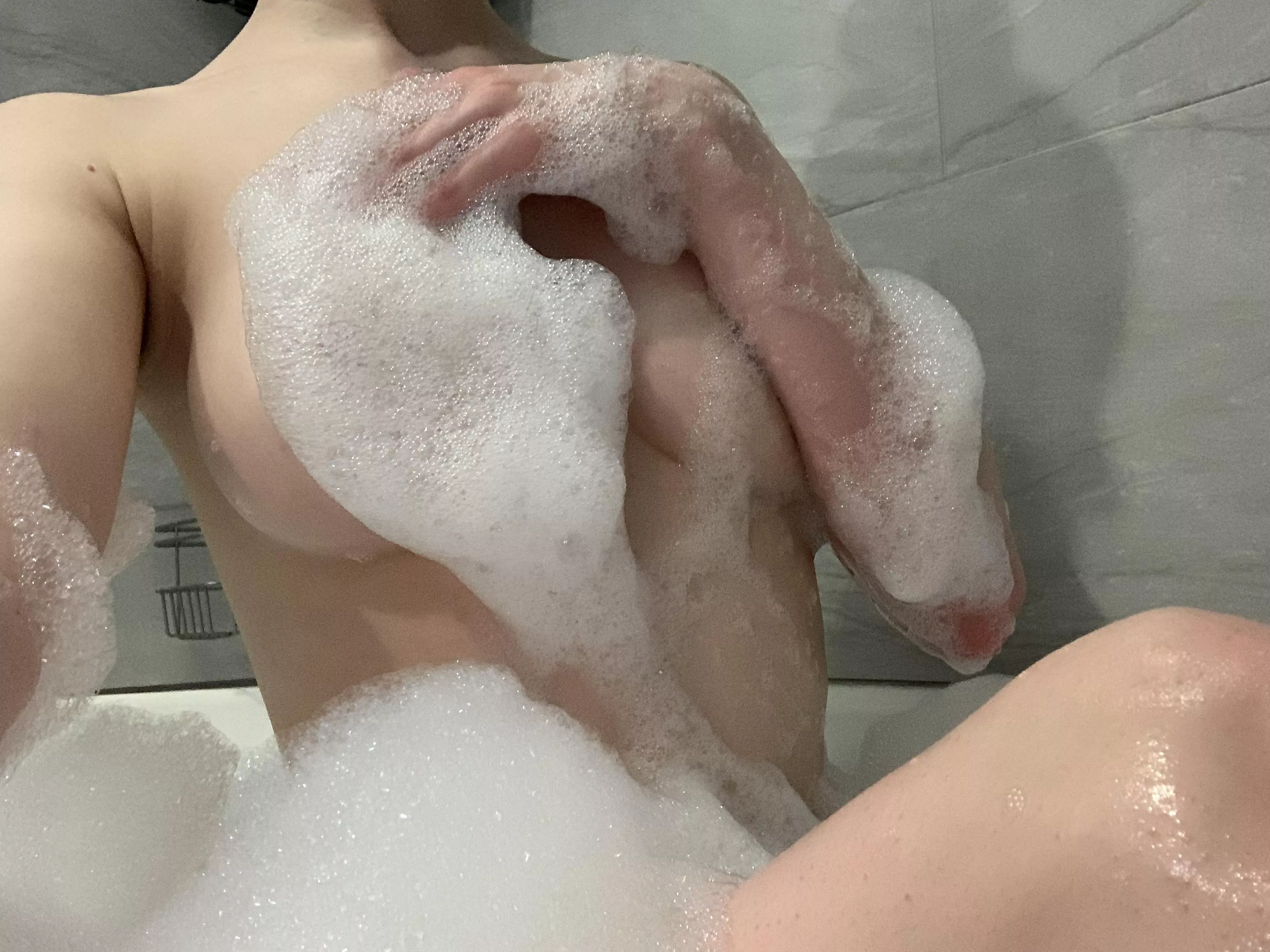 Hot bubble baths are my therapy 🥵