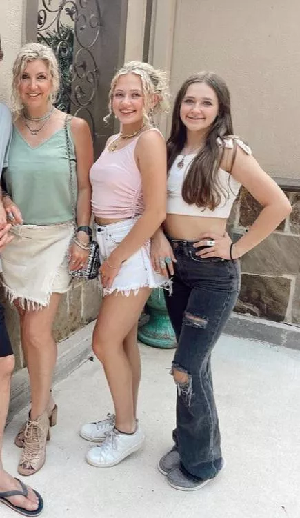 hotvmother and beauty daughters