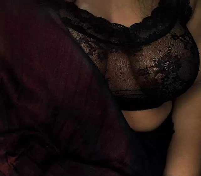 How do I look in a saree? [f]