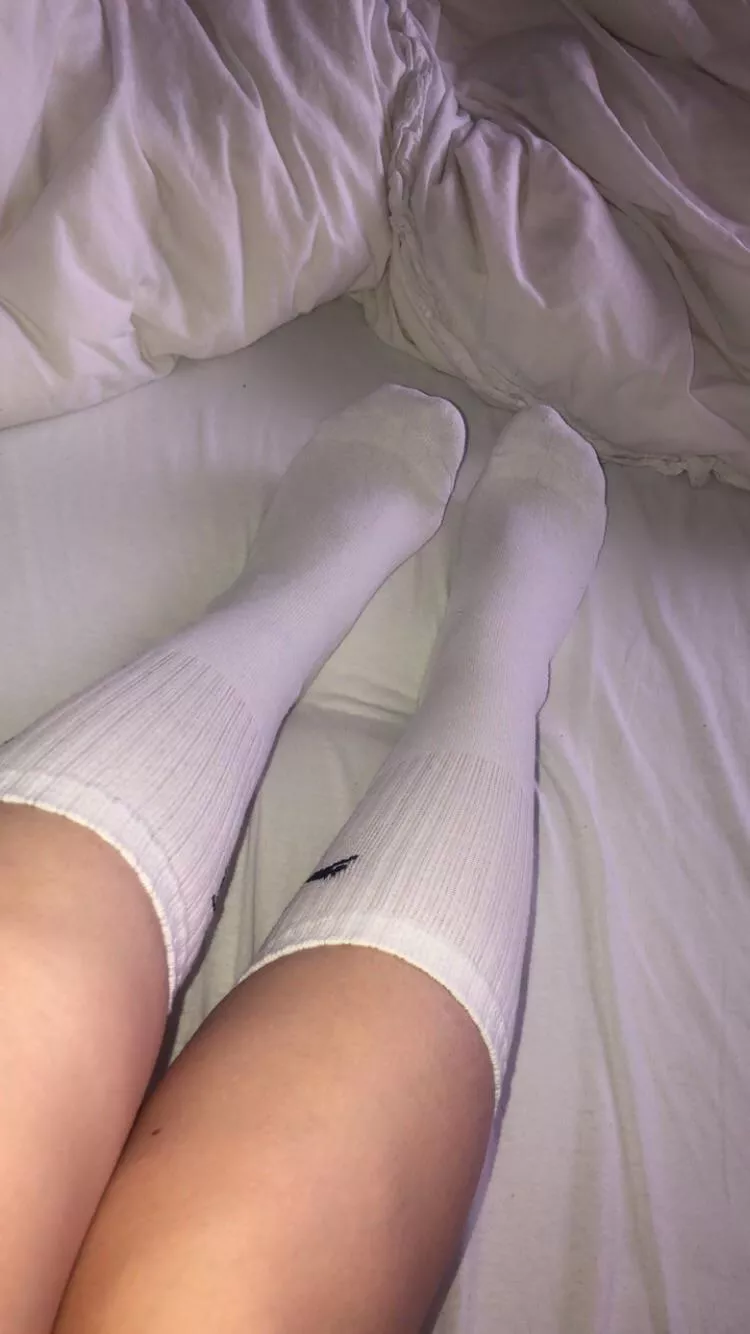 how do these socks look on my small pretty feet ? 👀 [female,18]