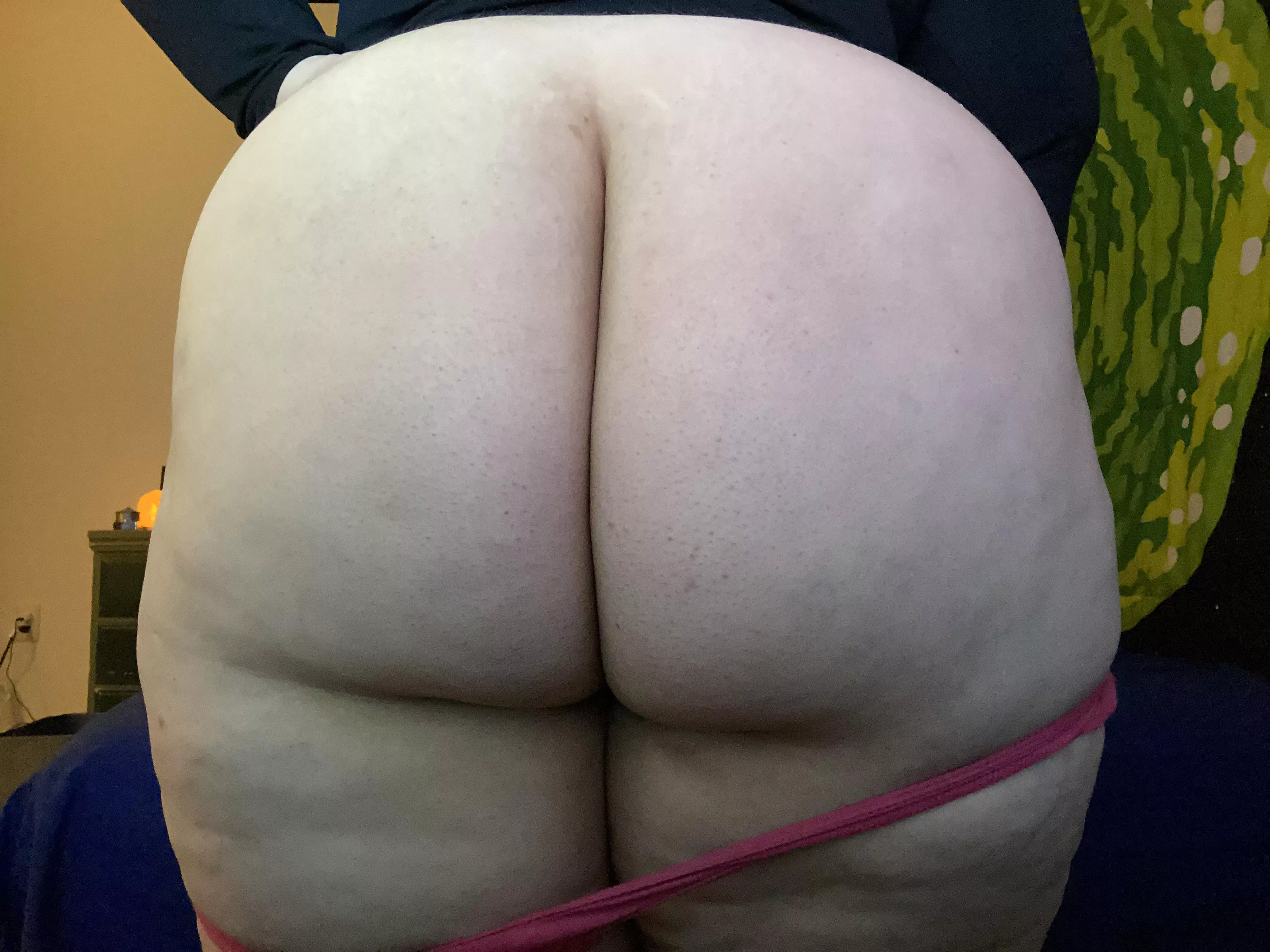 How hard does my fat ass make you? 🍑😍🥰