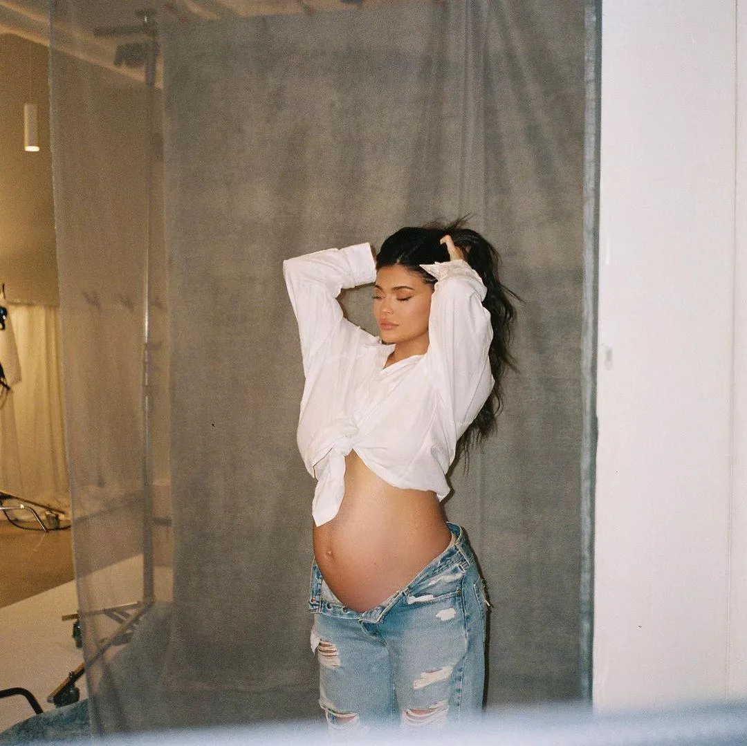 How is she still so sexy even when she was pregnant