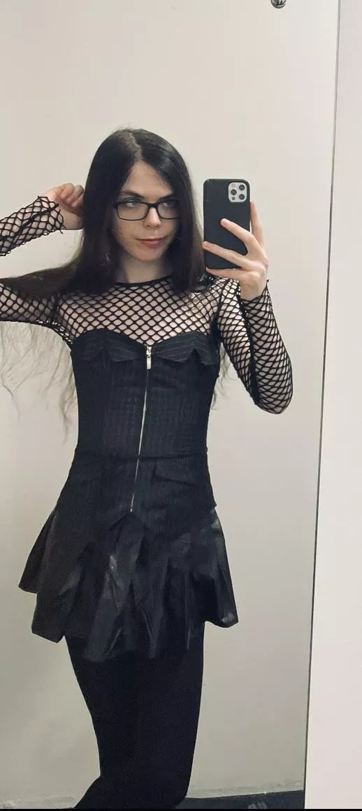 how is the corset looking on me?x