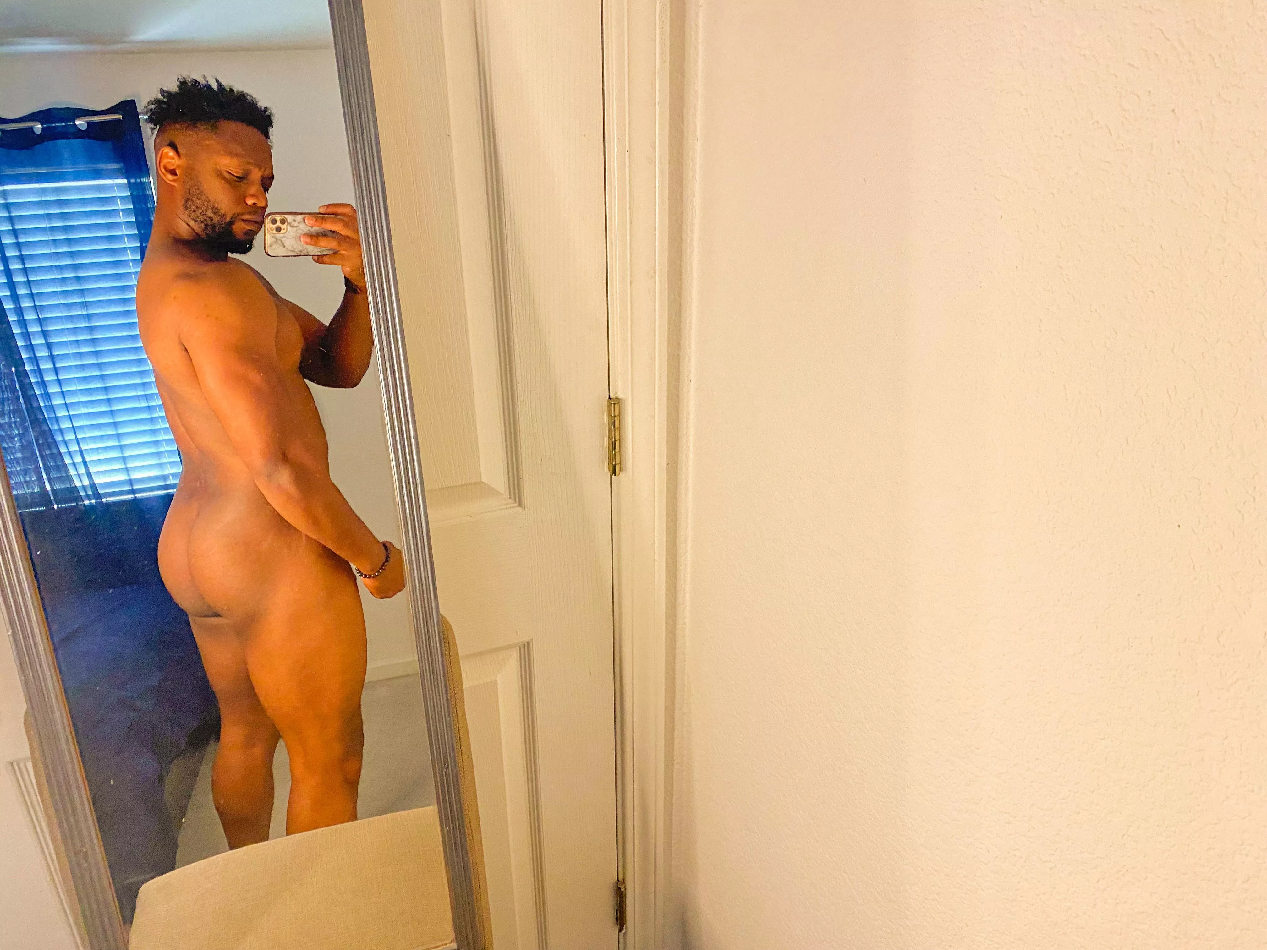 How would you describe this 🍑?