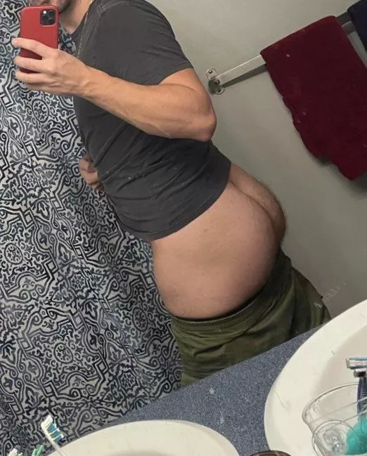 How’s my ass look?