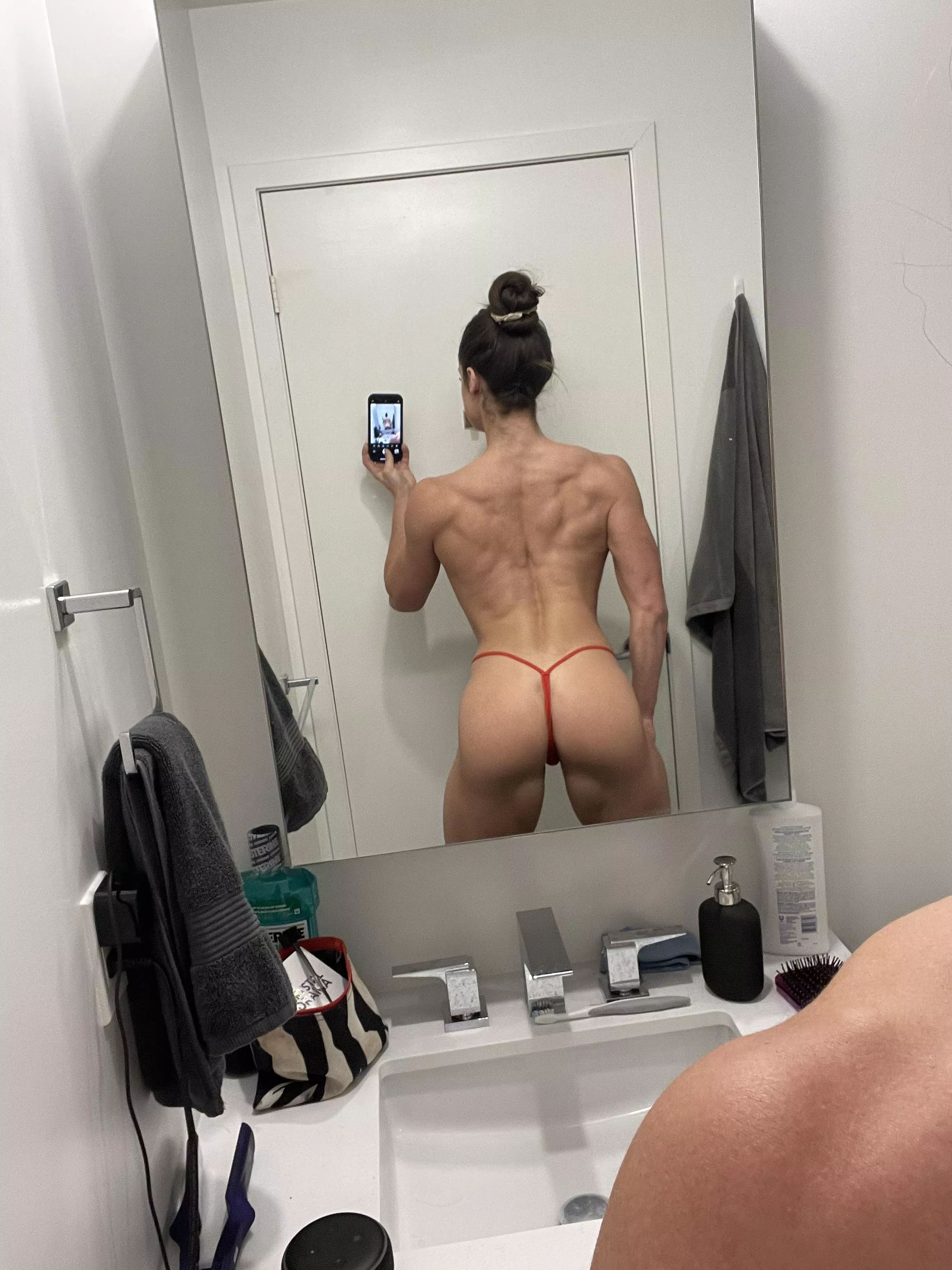 Howâ€™s my back pose coming along?