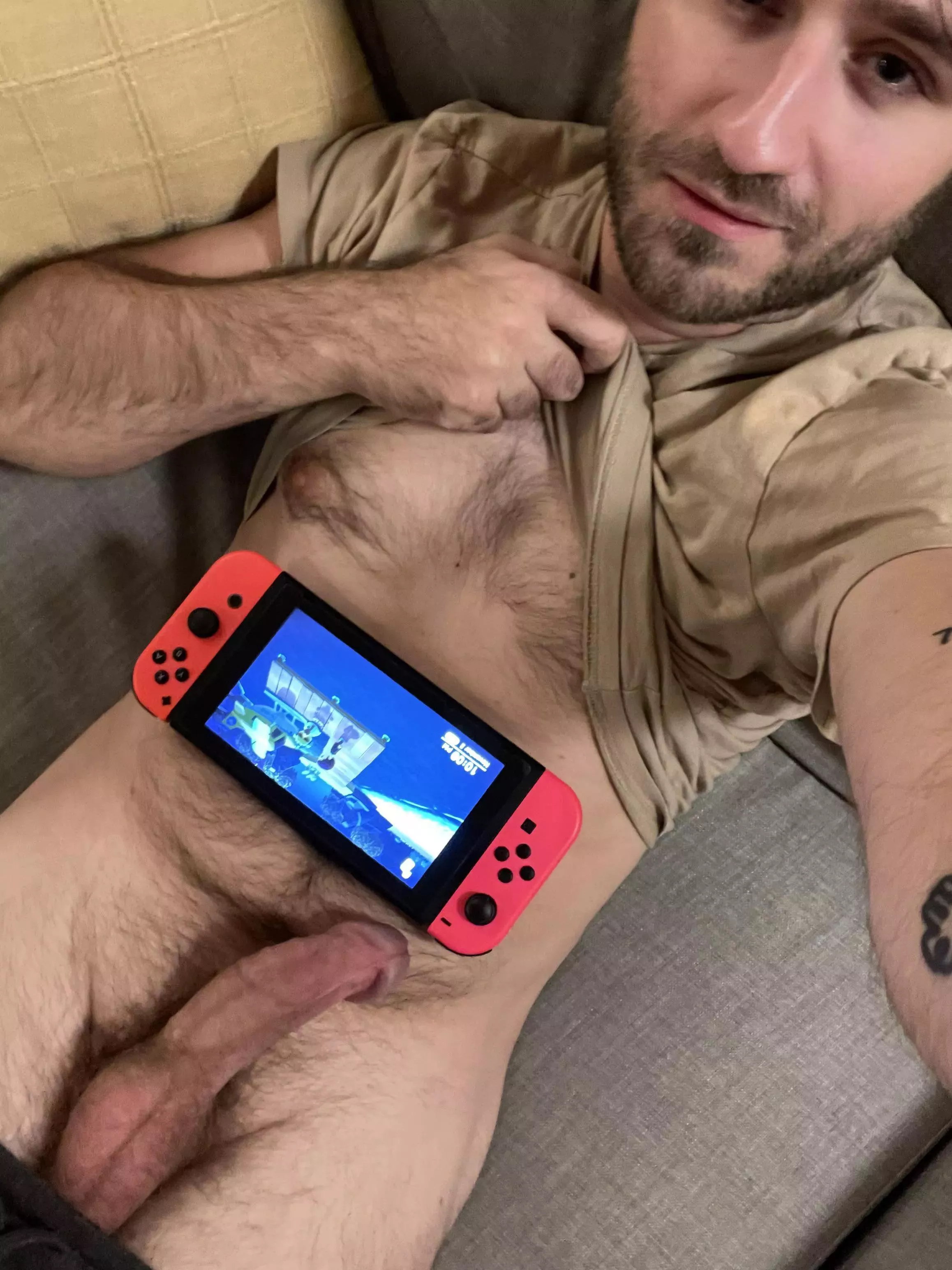 How’s your Sunday morning? I’m just relaxing with some Switch.