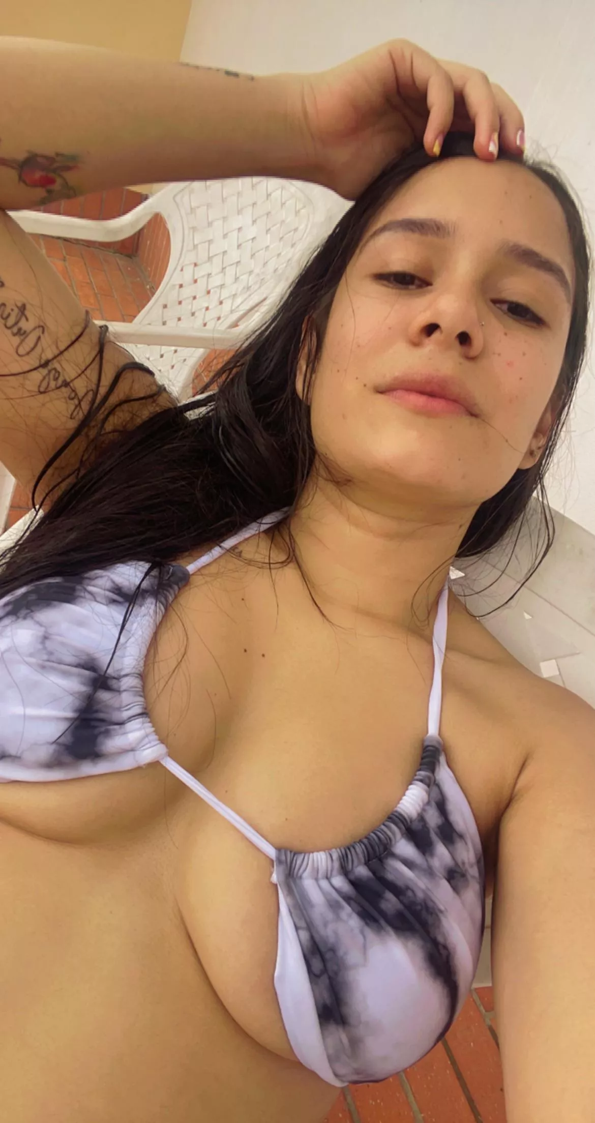 https://chaturbate.com/avrillopez/