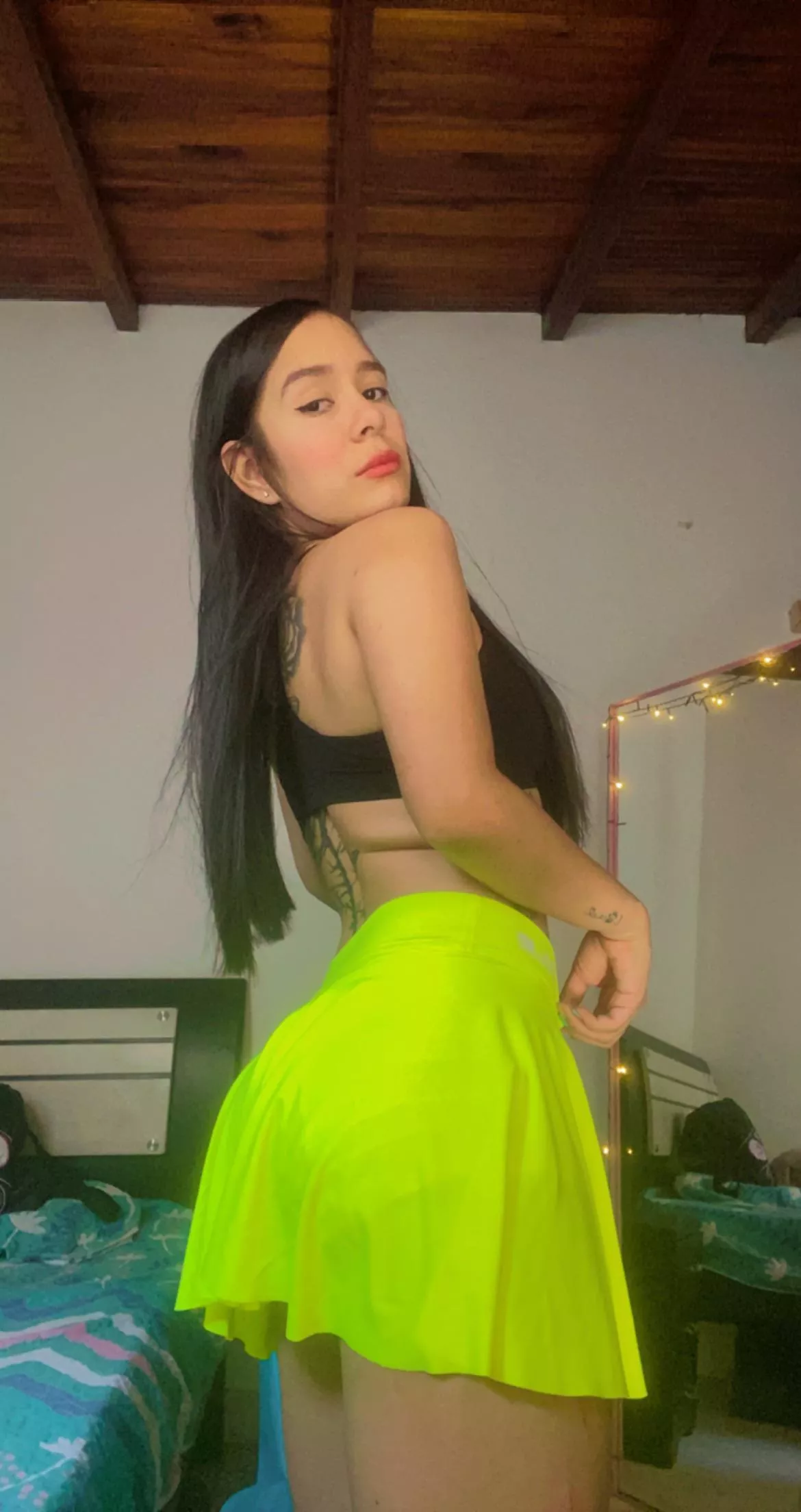 https://chaturbate.com/avrillopez/