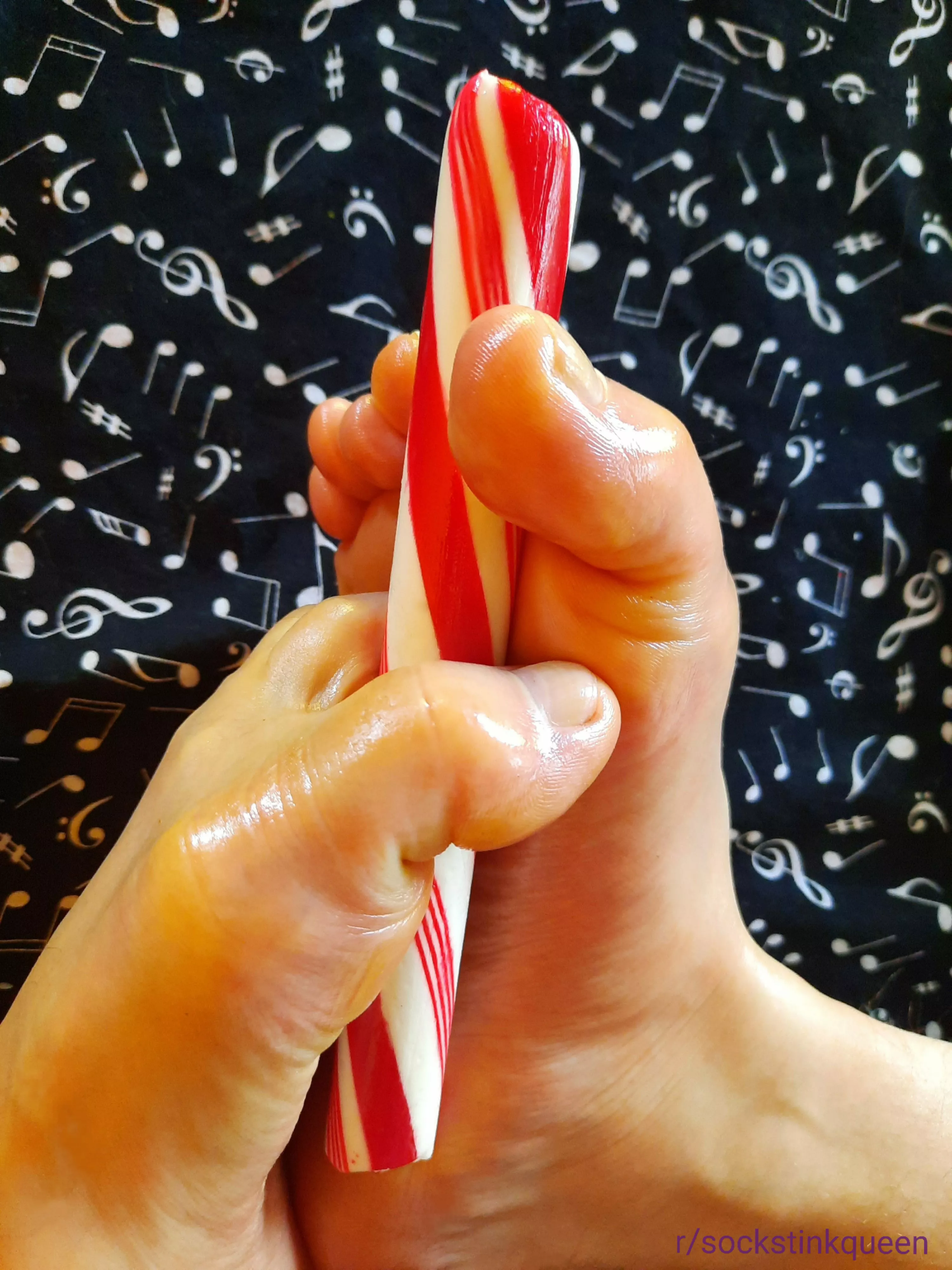 I bet my candycane is bigger than you 😘