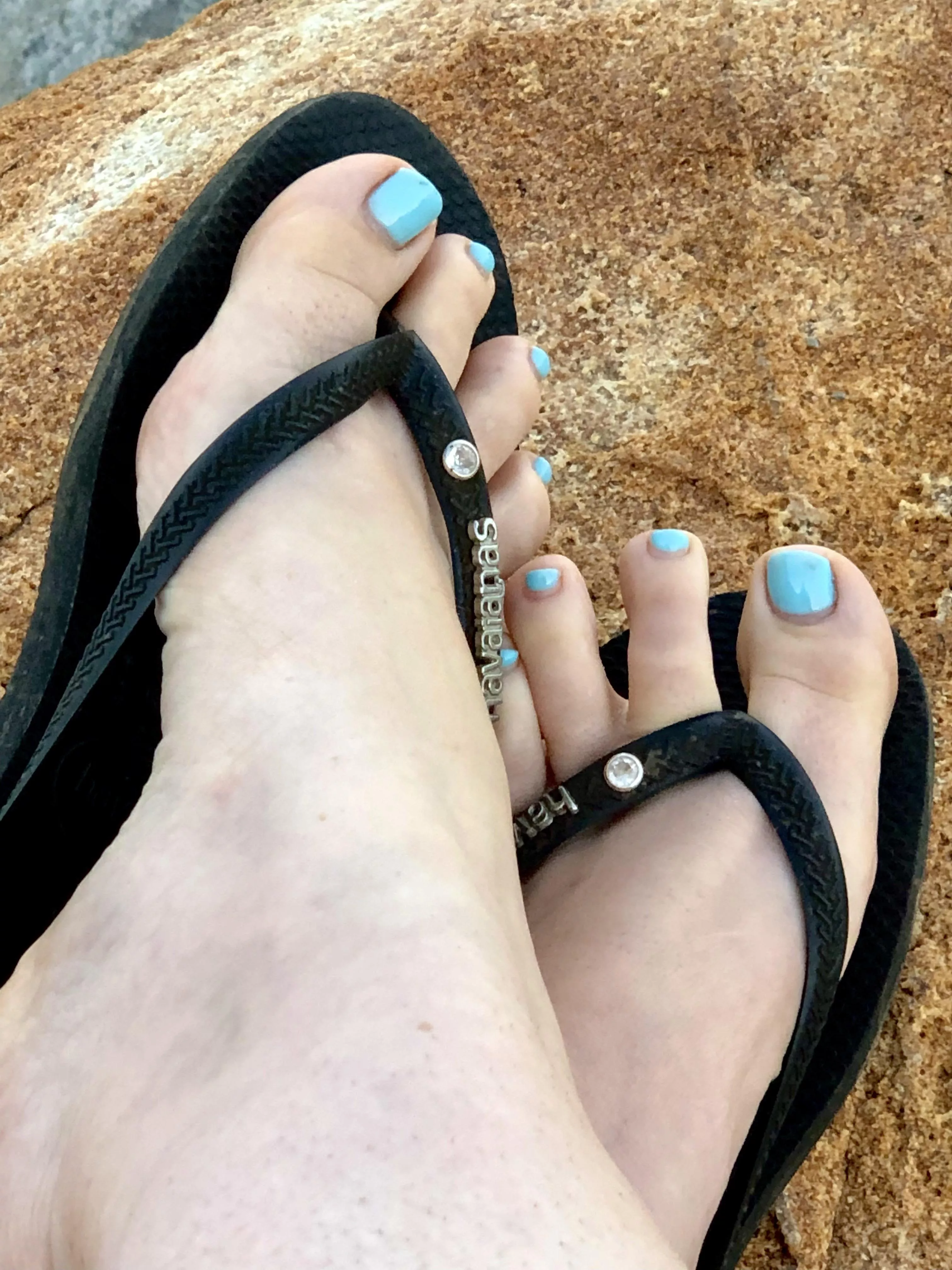 I constantly fantasise about sharing my wife’s gorgeous little feet…….would you join us if you had the opportunity?! 😜😋🤤🍆