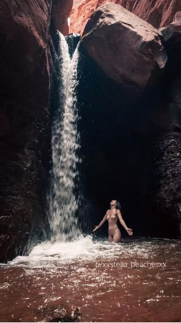 I couldn’t resist stripping down next to this gorgeous waterfall!😍