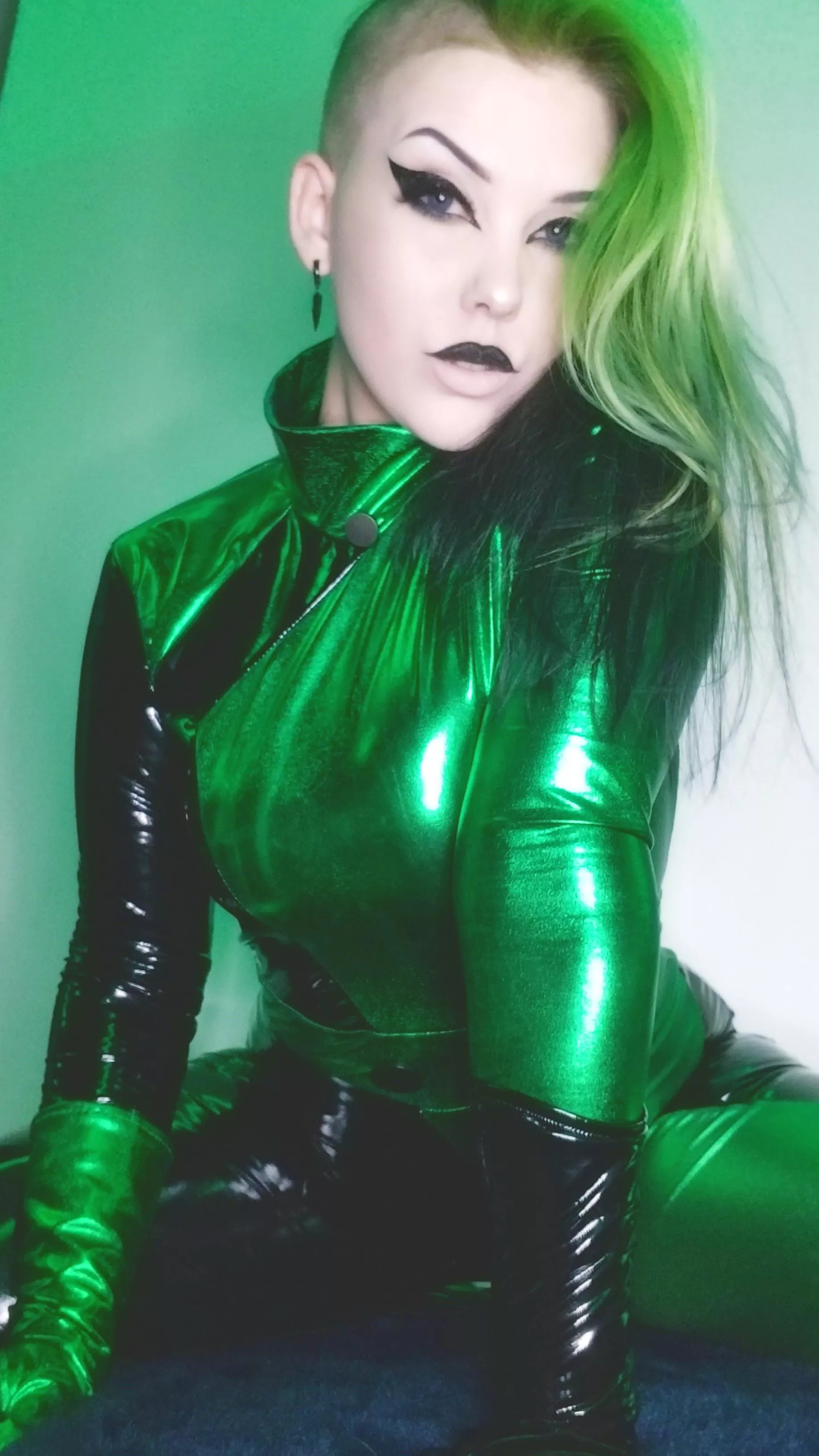 I did a Shego cosplay to match my hair. ðŸ–¤ðŸ’š