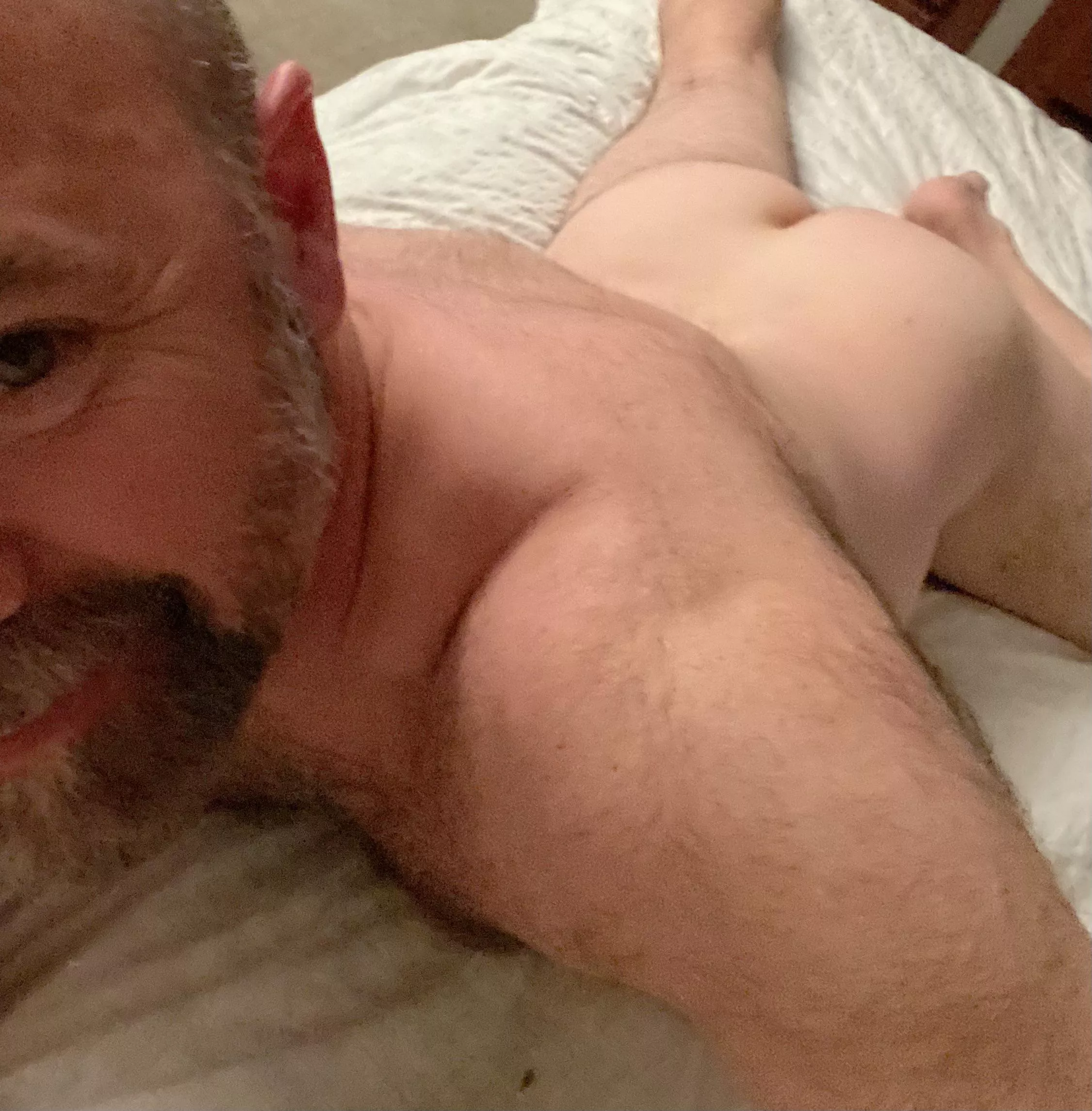 I don’t understand how twinks make this selfie look easy…