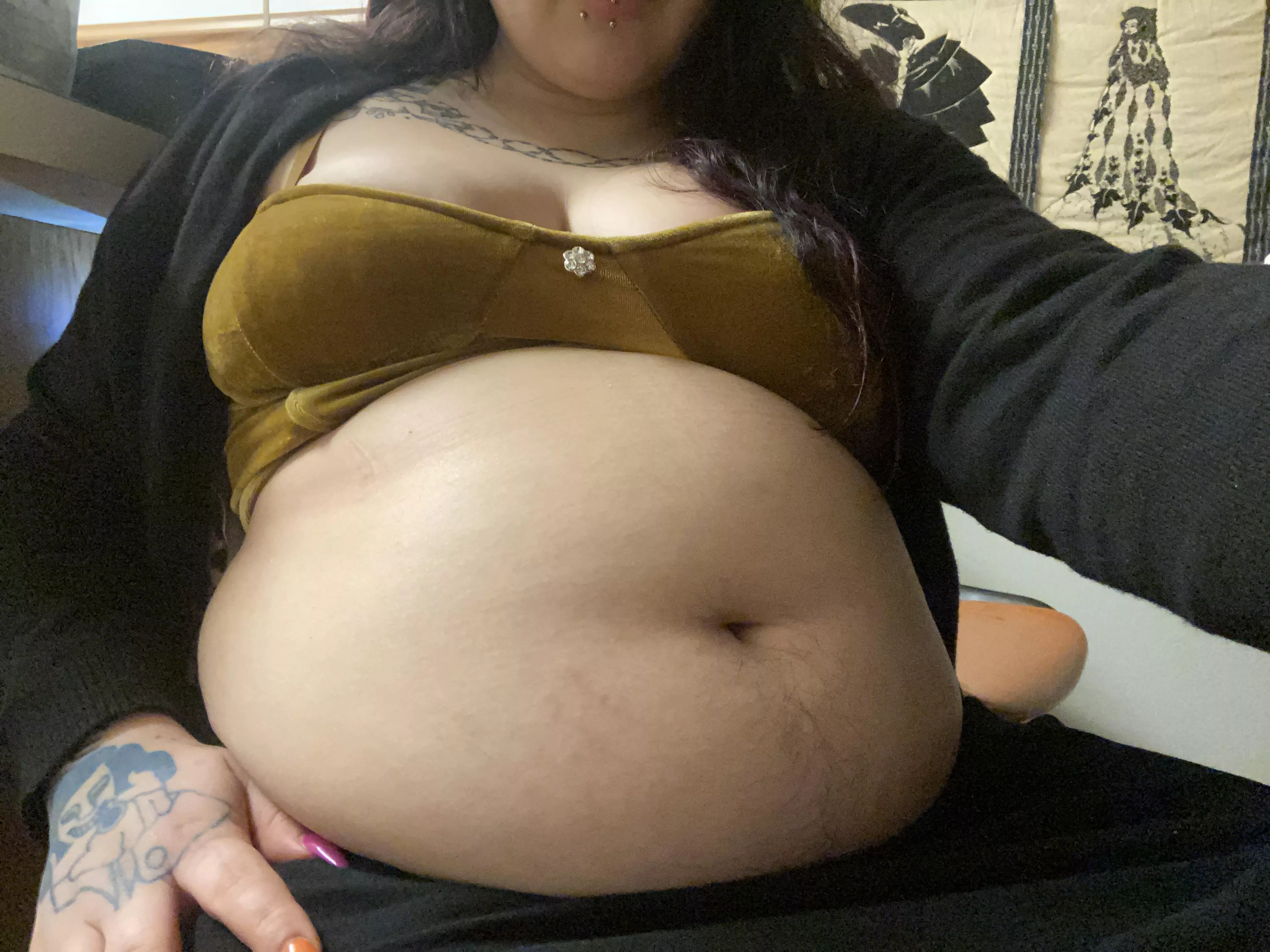 i go out to eat alone and order the whole menu, everyone stares but i’m just getting wet as i feel my gut expand 😵‍💫🤤🤰🏻[OC] [24]