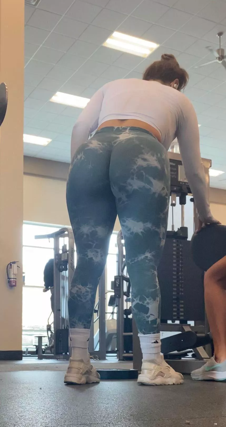 I go to my local gym everyday and film big booty girls in action! DM me for full length videos. Dm me