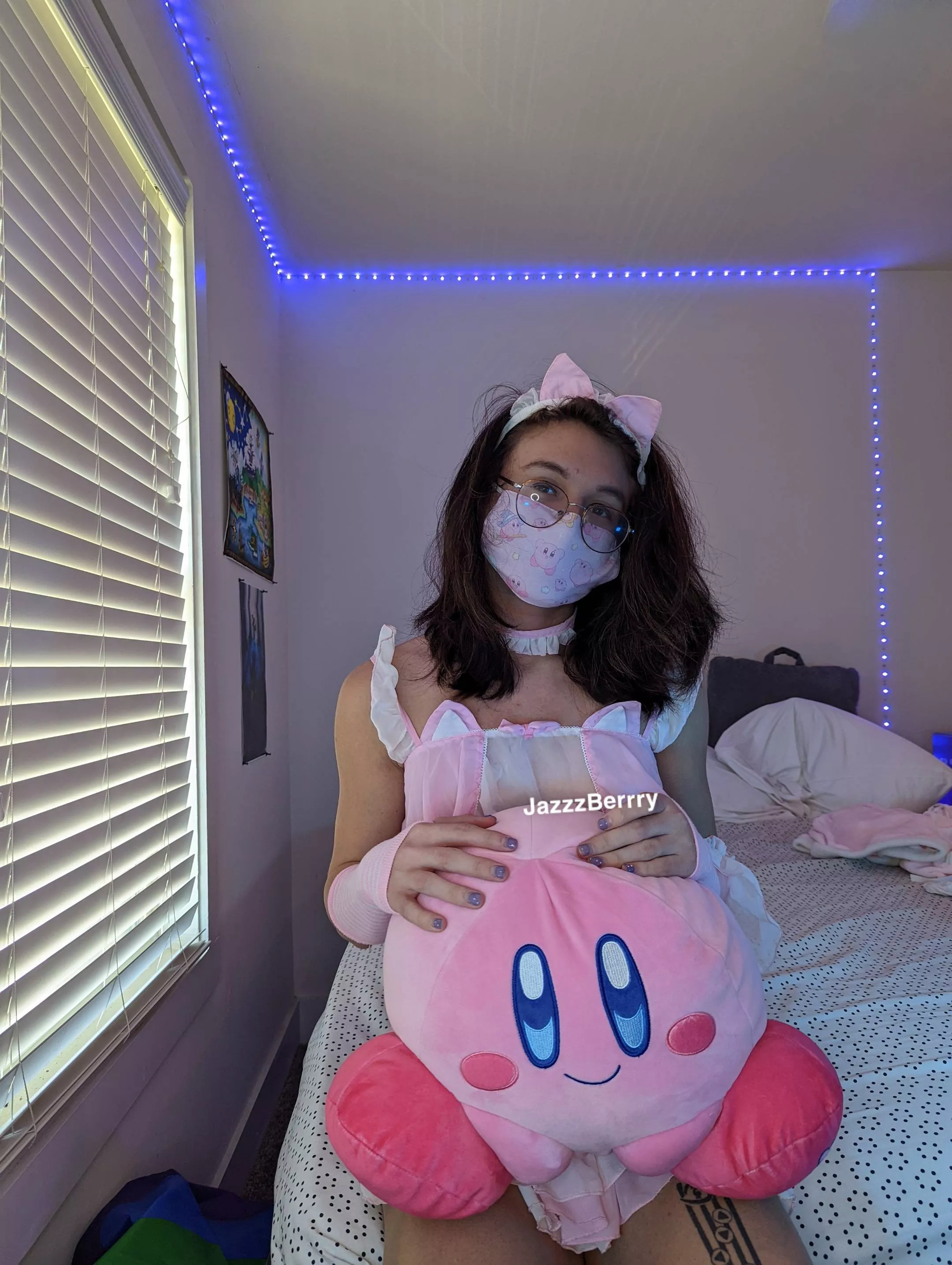 I got a big Kirby plushy 🥺