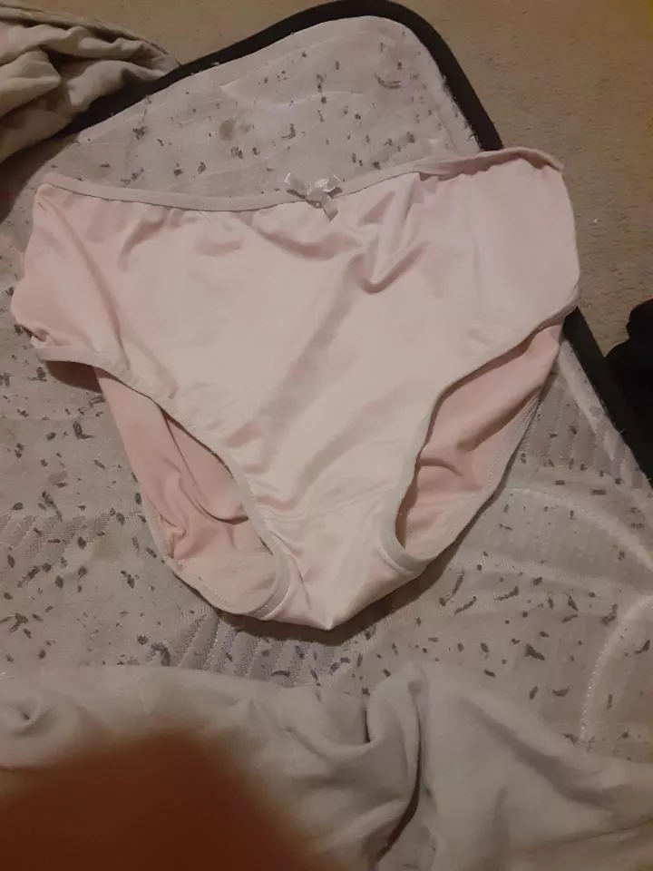 i got my lil sister panties again