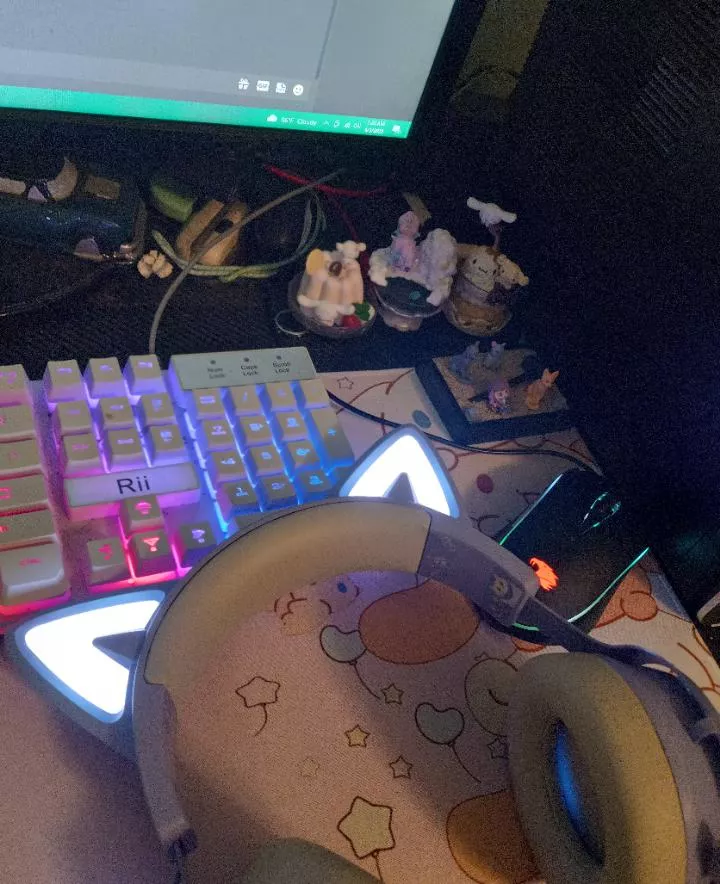 I got new headphones and a new mouse pad! I'm so happy everything is glowing now!