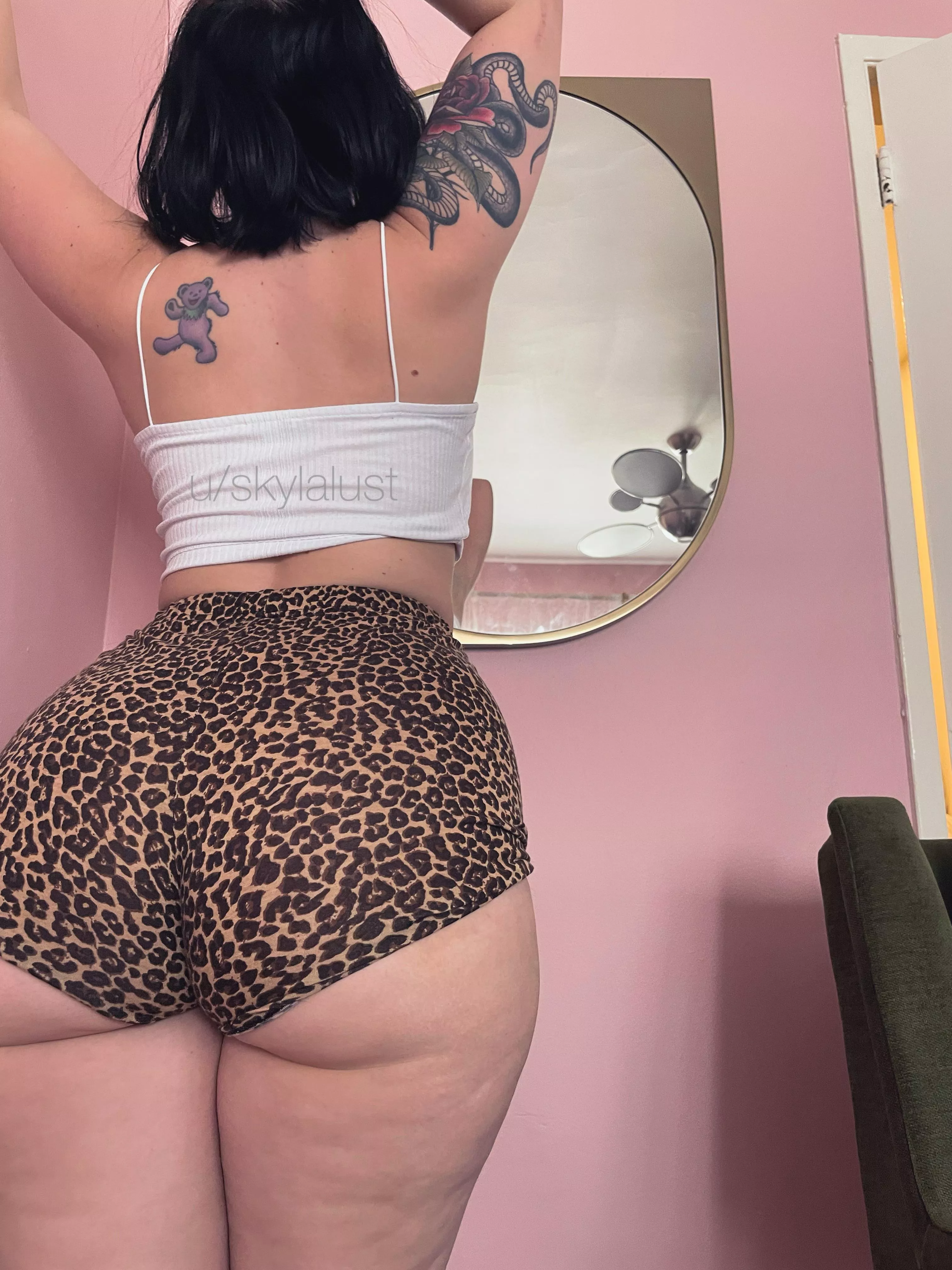 I hope you like pawgs with tatts!