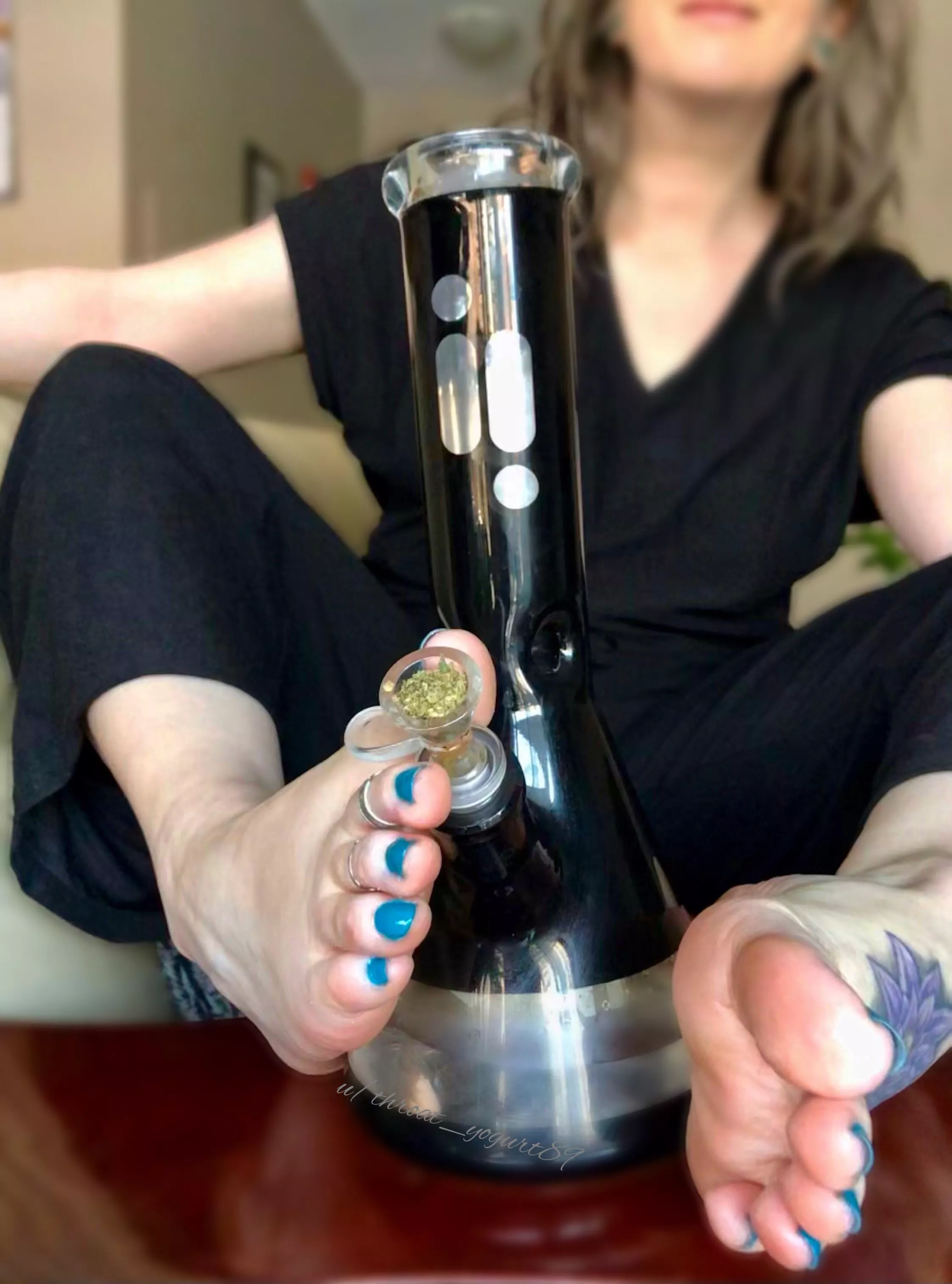 I hope you like stoner girl feet 😉🌱