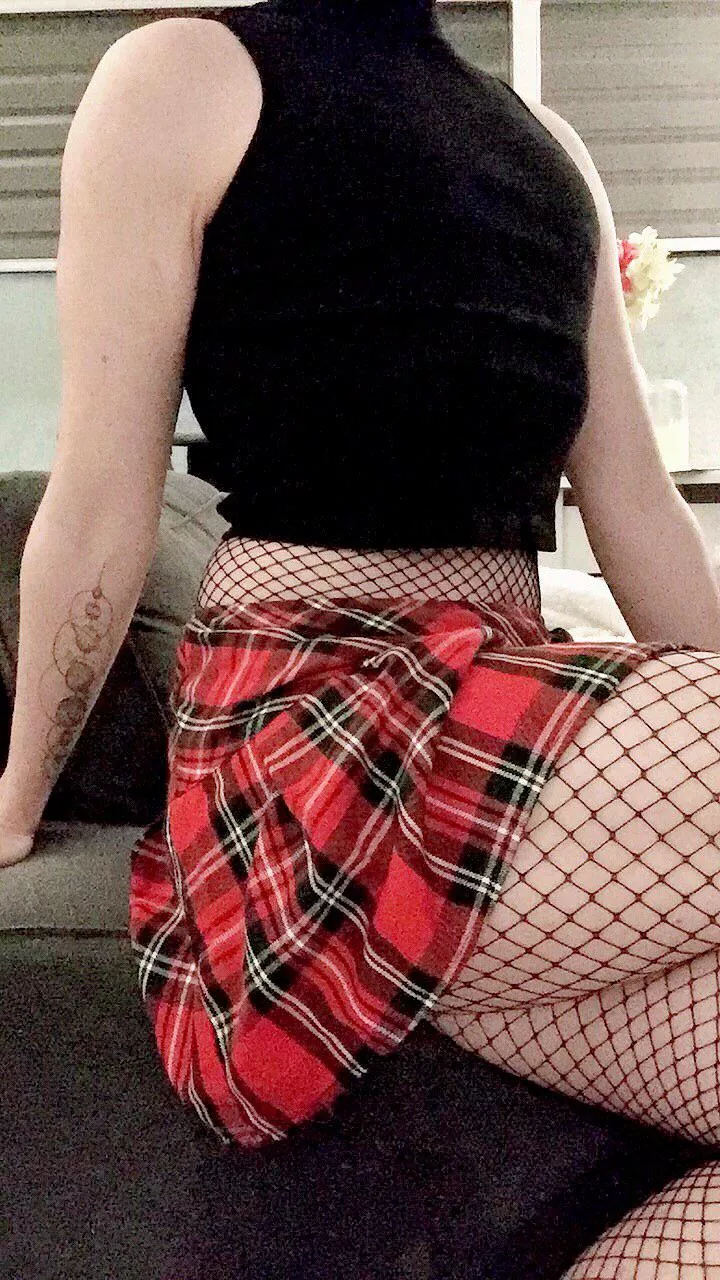 I just really love crop tops and fishnets 🥰