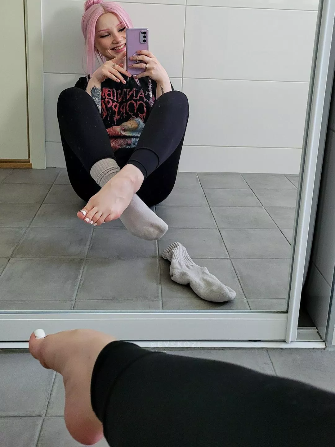 I just want to feel your dick between my soles.