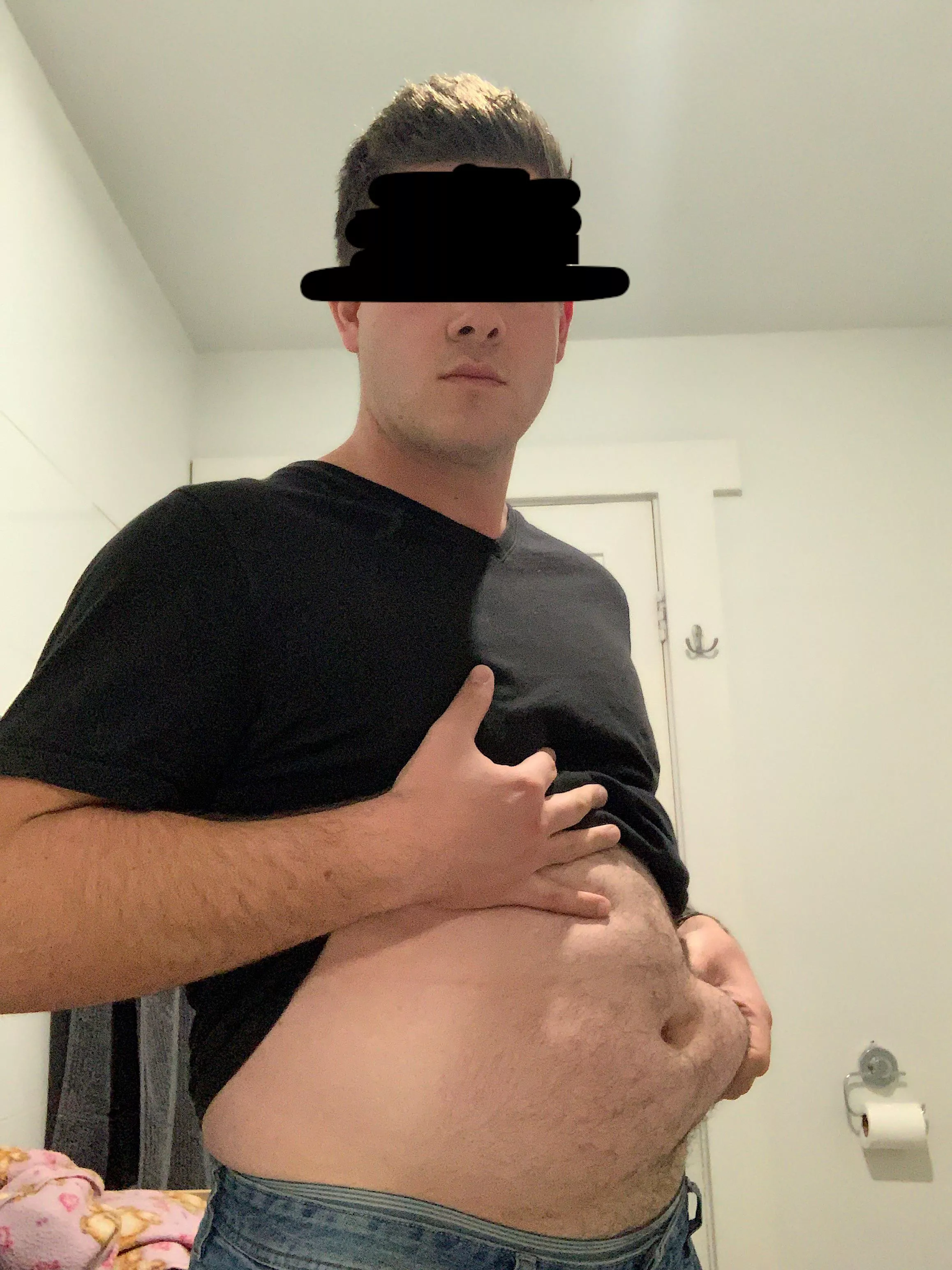 I look pregnant or just fat ? DM’s always open