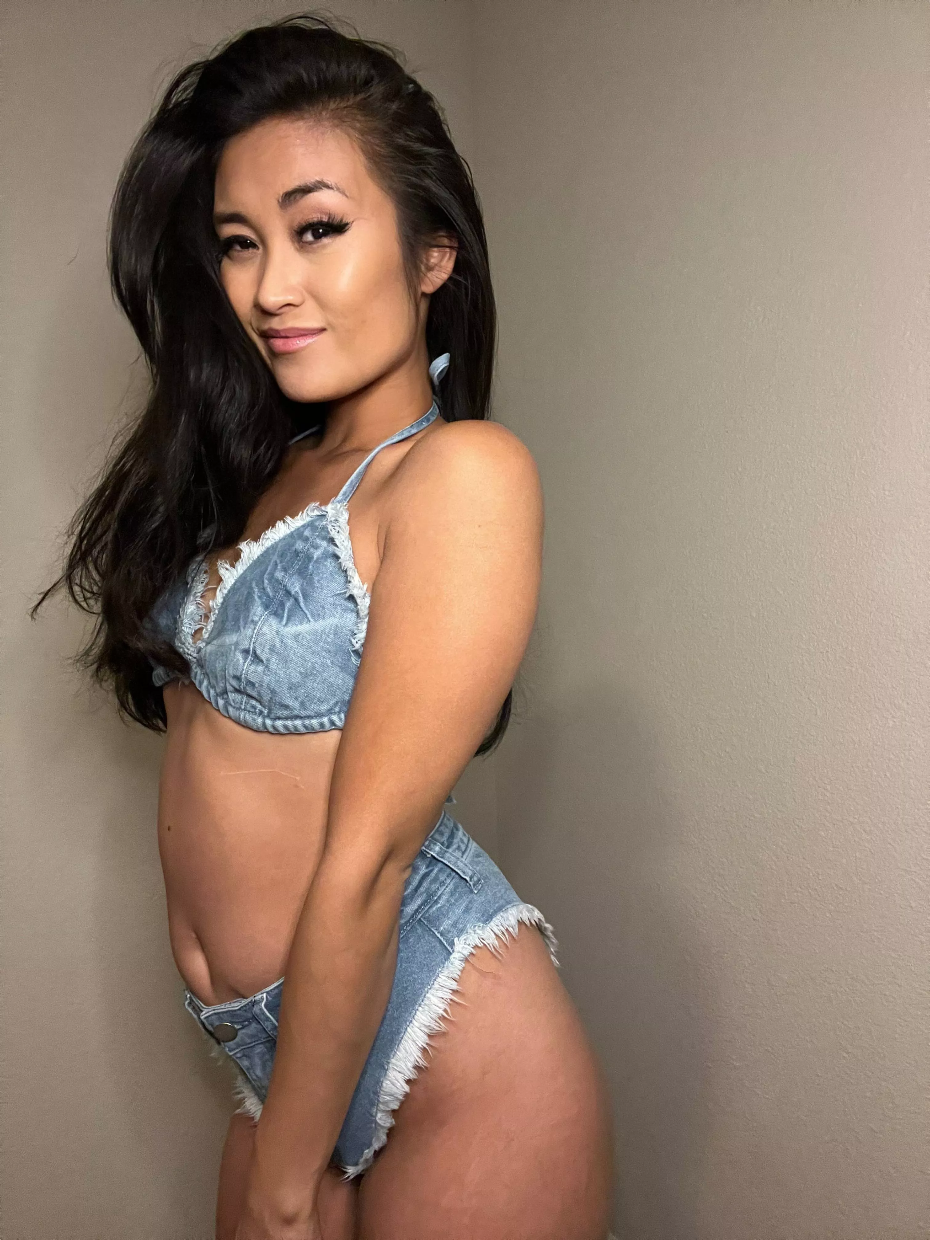 I love being a naughty and cute Asian ðŸ˜ˆ