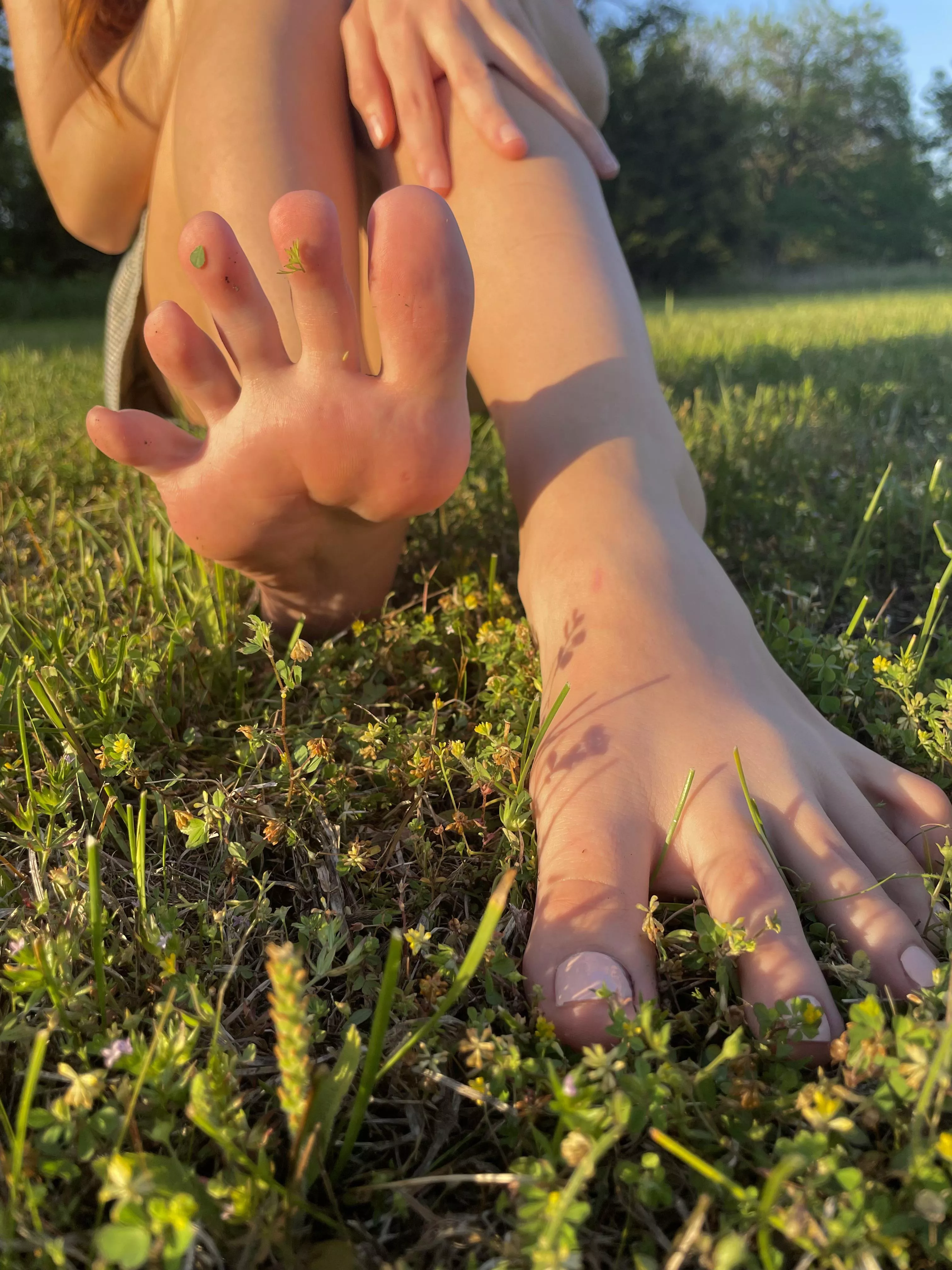 i love going to the park barefoot ðŸ¥°