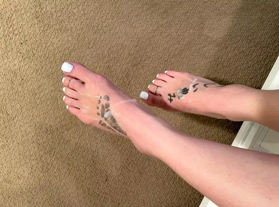 I love having my feet covered in cum