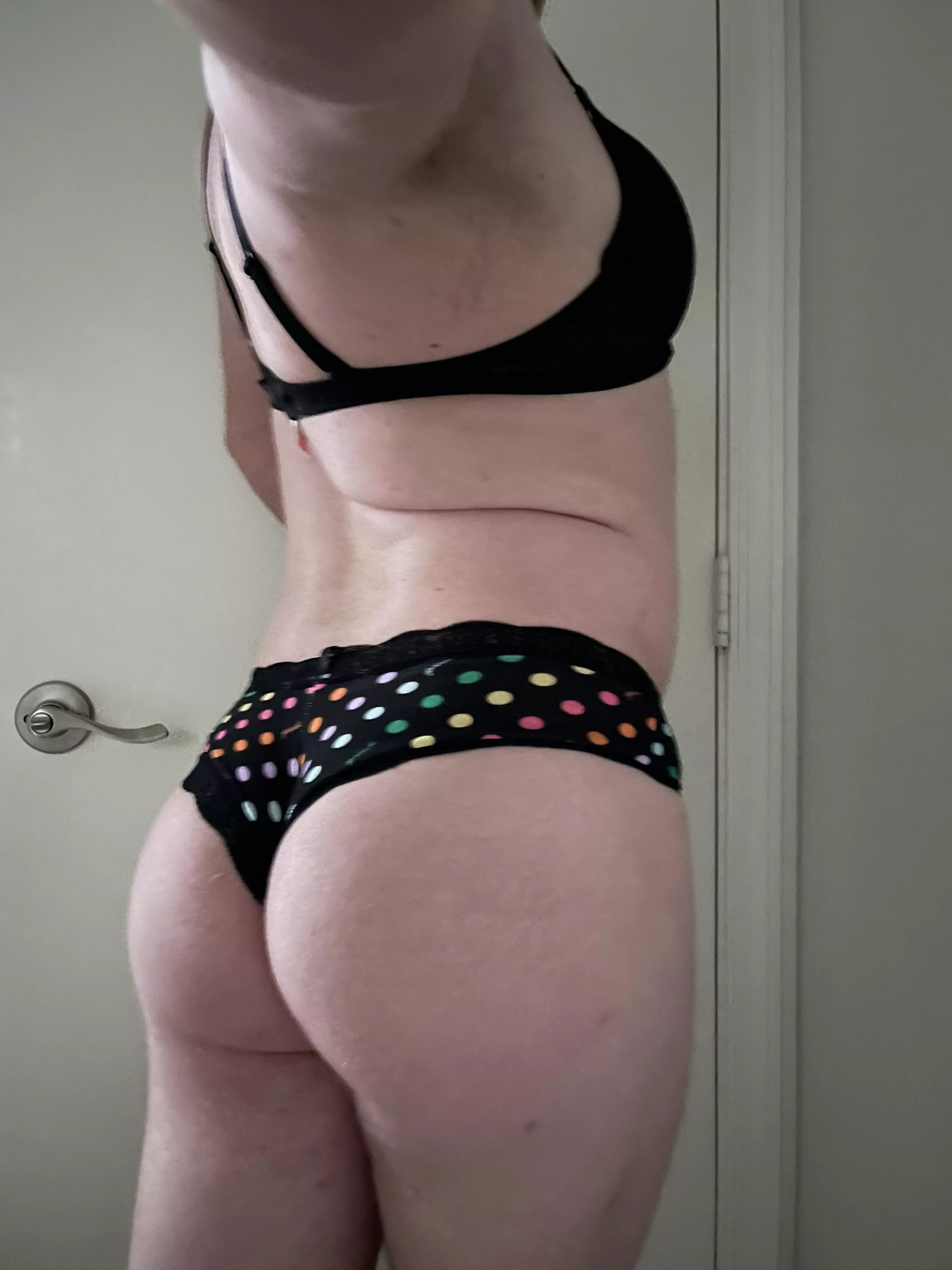 I love how my booty looks in panties ❤️❤️❤️🍰🍰🍰🍰