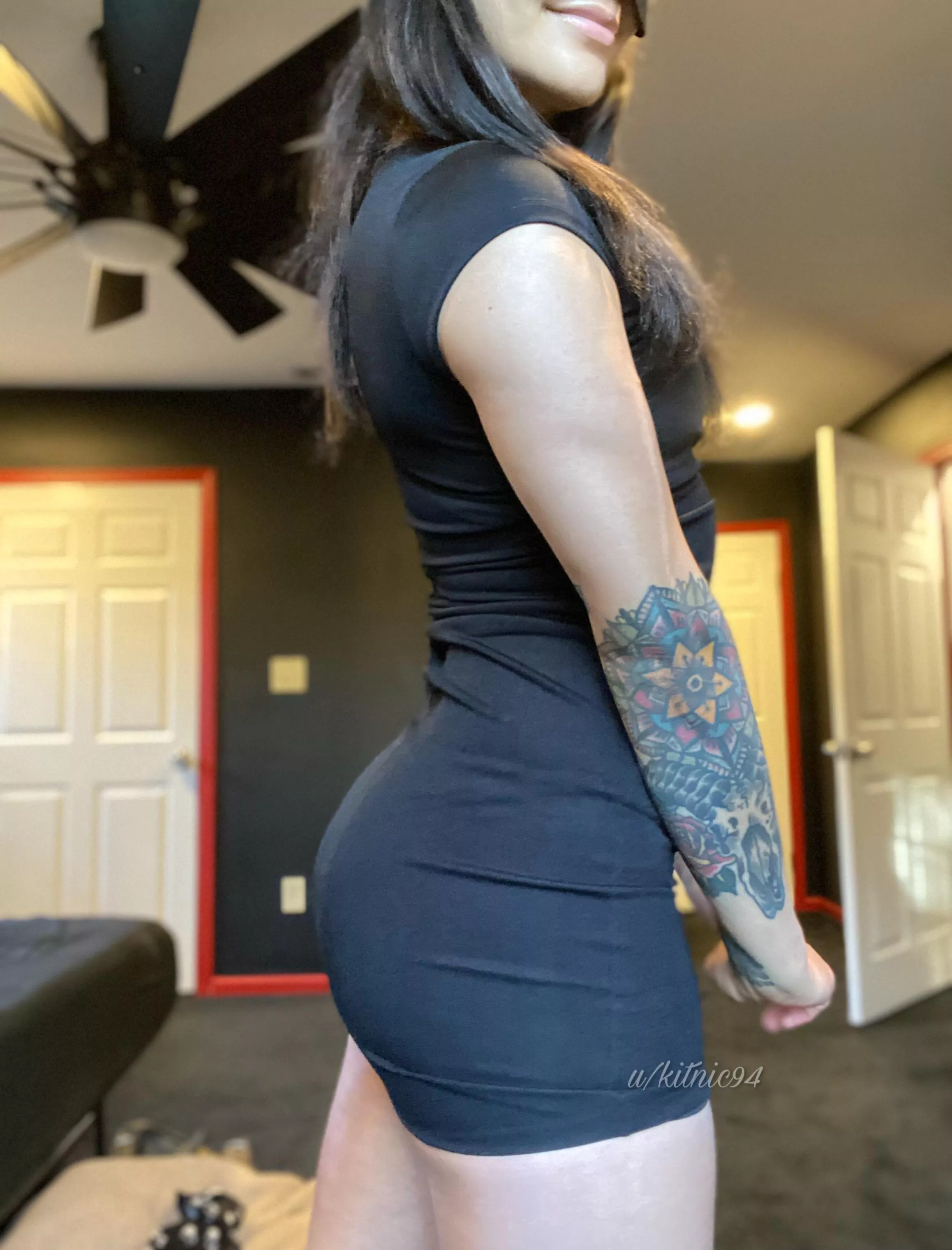 I love how this dress hugs my booty