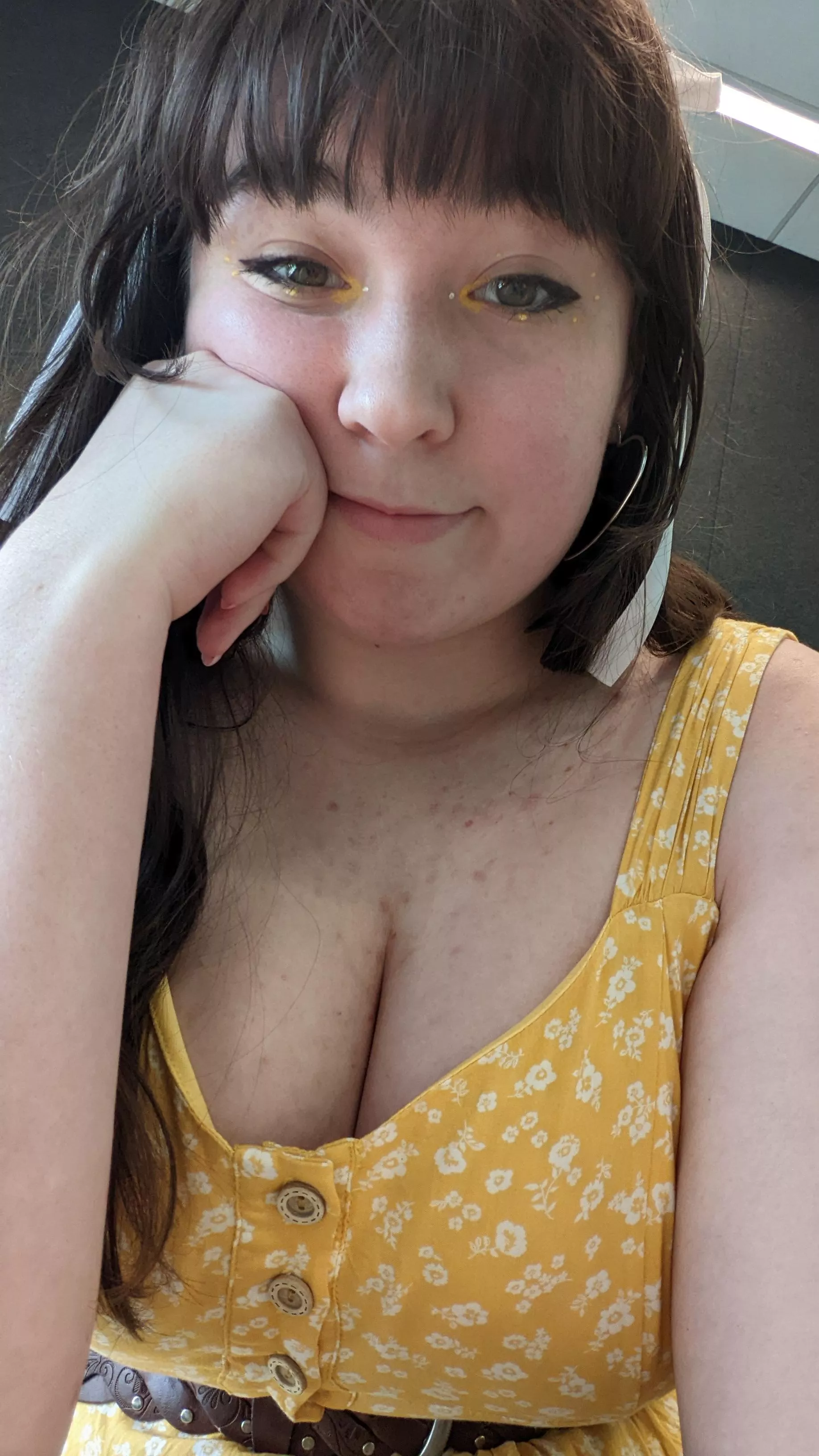 I love it when sundresses give me this much cleavage 🌼😉