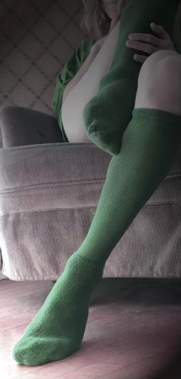 I love [m]y comfy green socks. :)