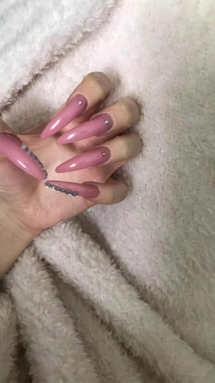 i love my long pink nailsðŸ‘€ðŸ’•