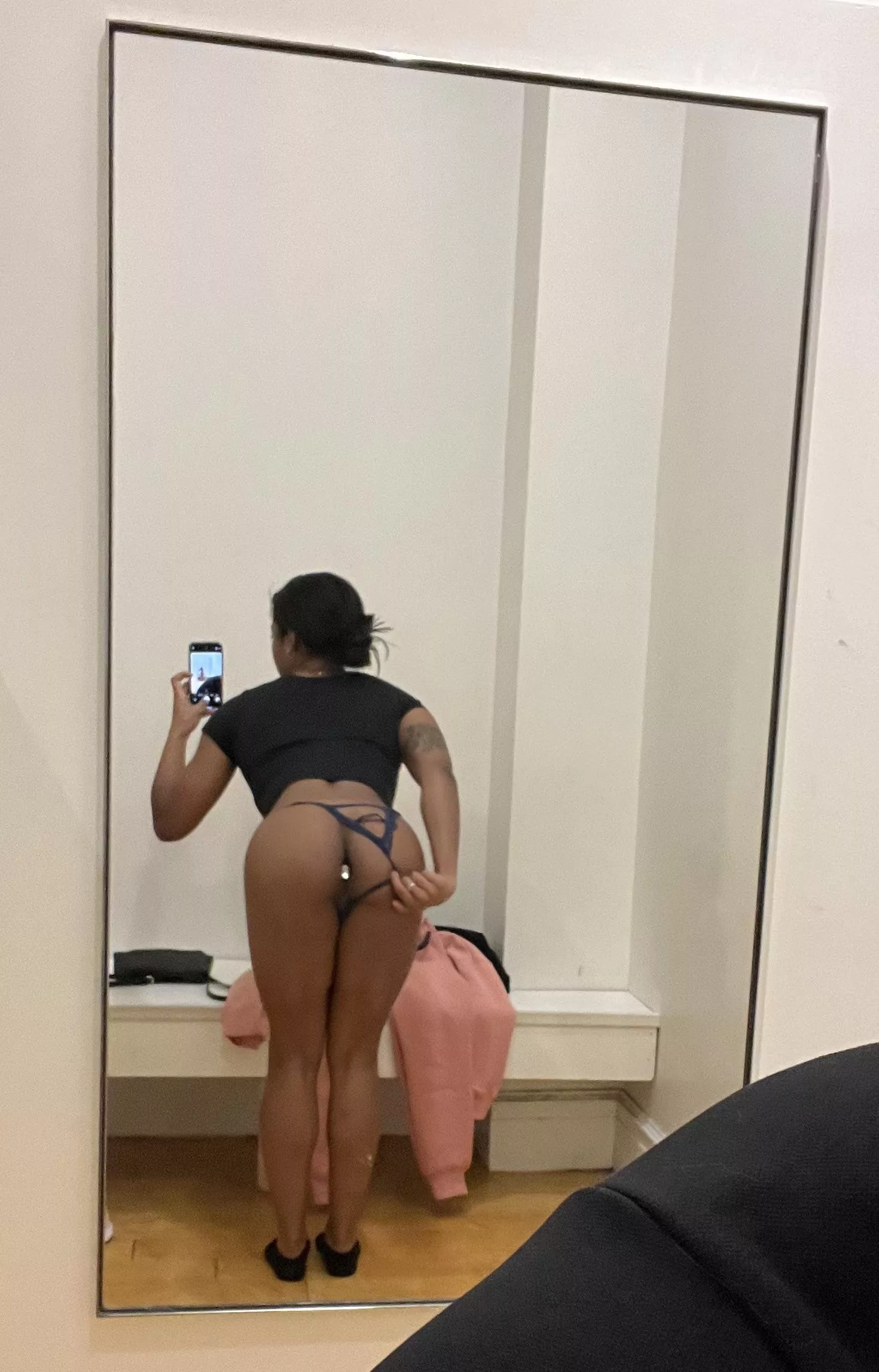 I love playing with my ass at the mall