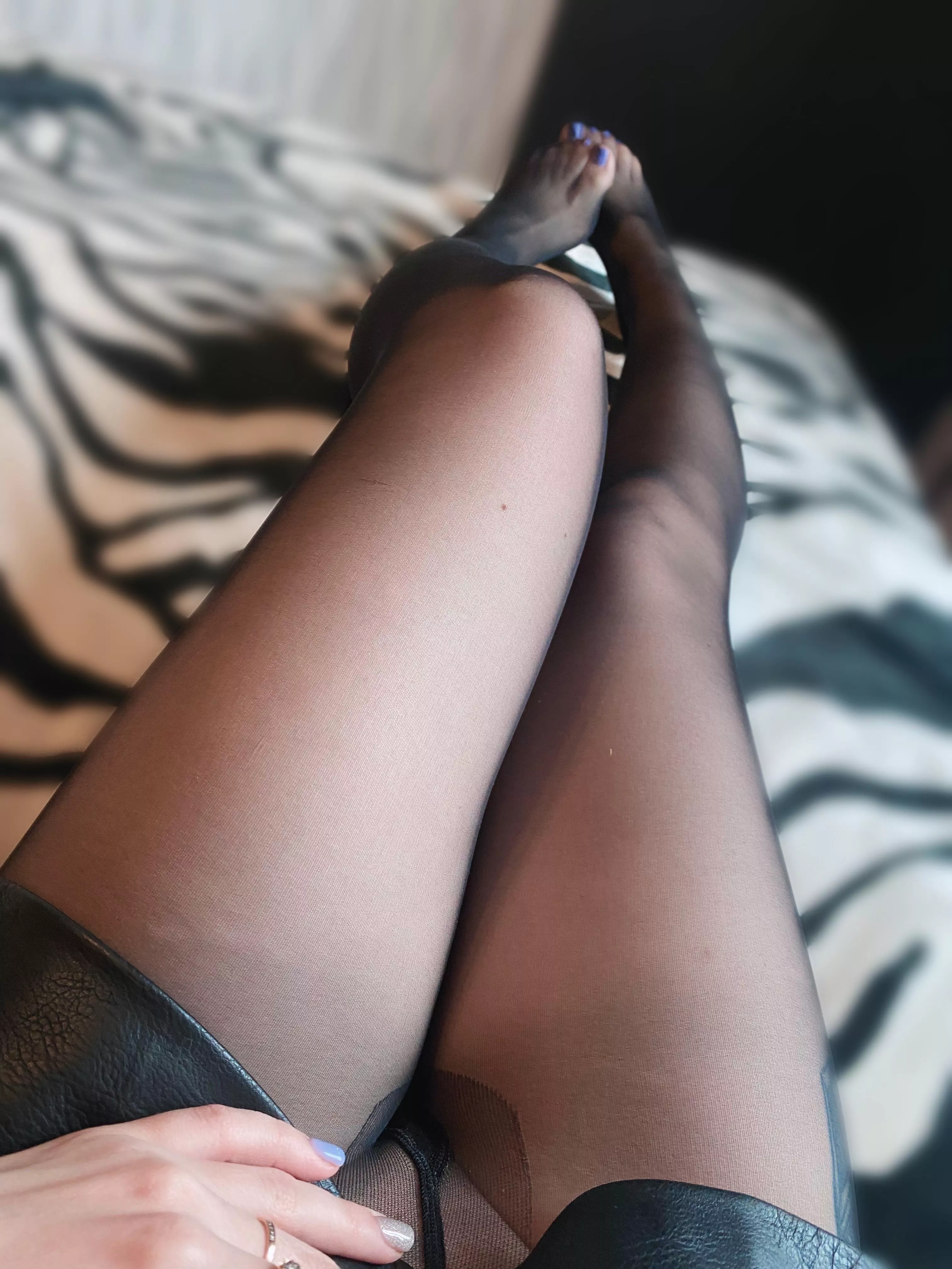 I love to wear my pantyhose without panties