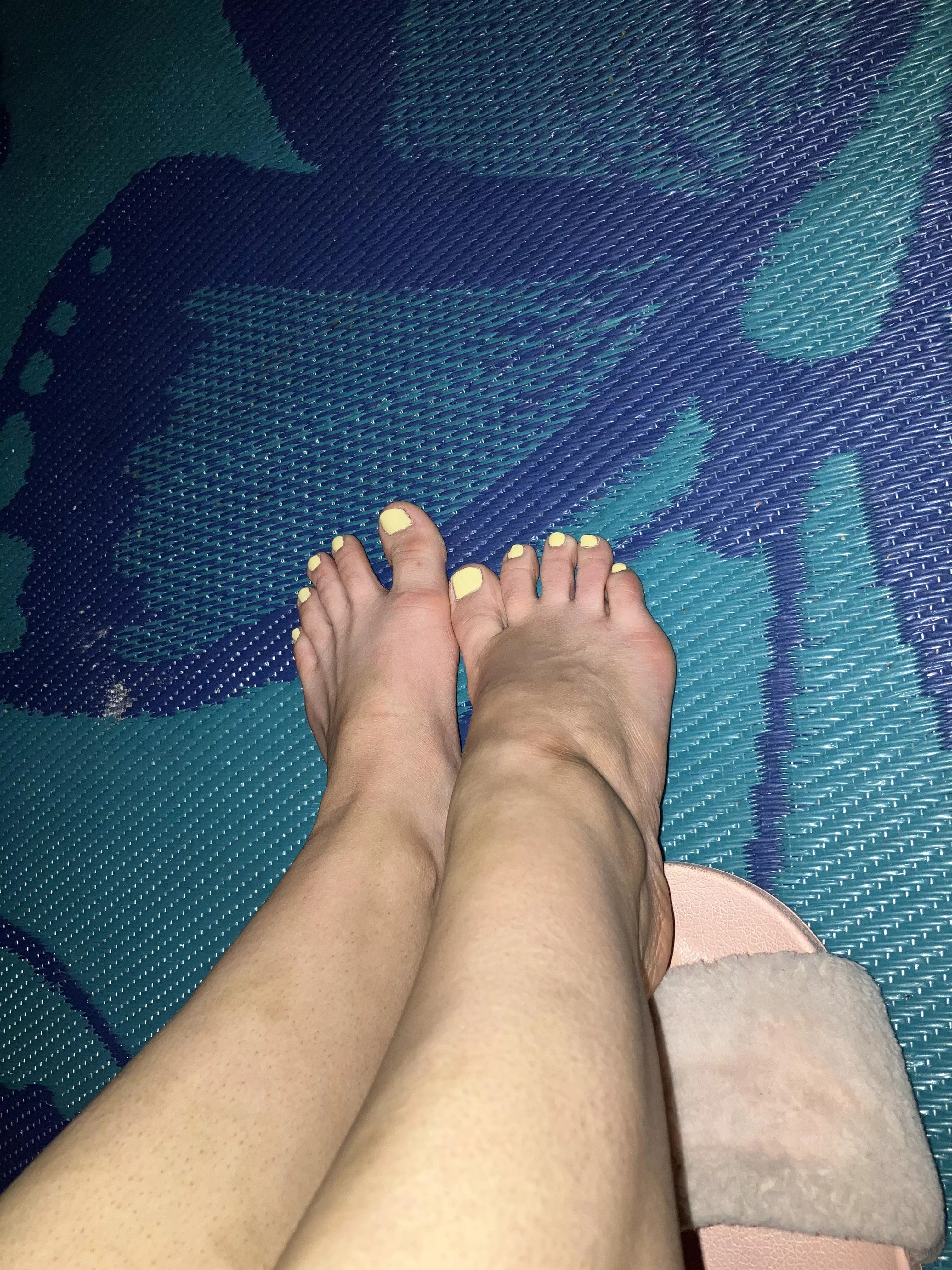 I love when my toes get sucked on