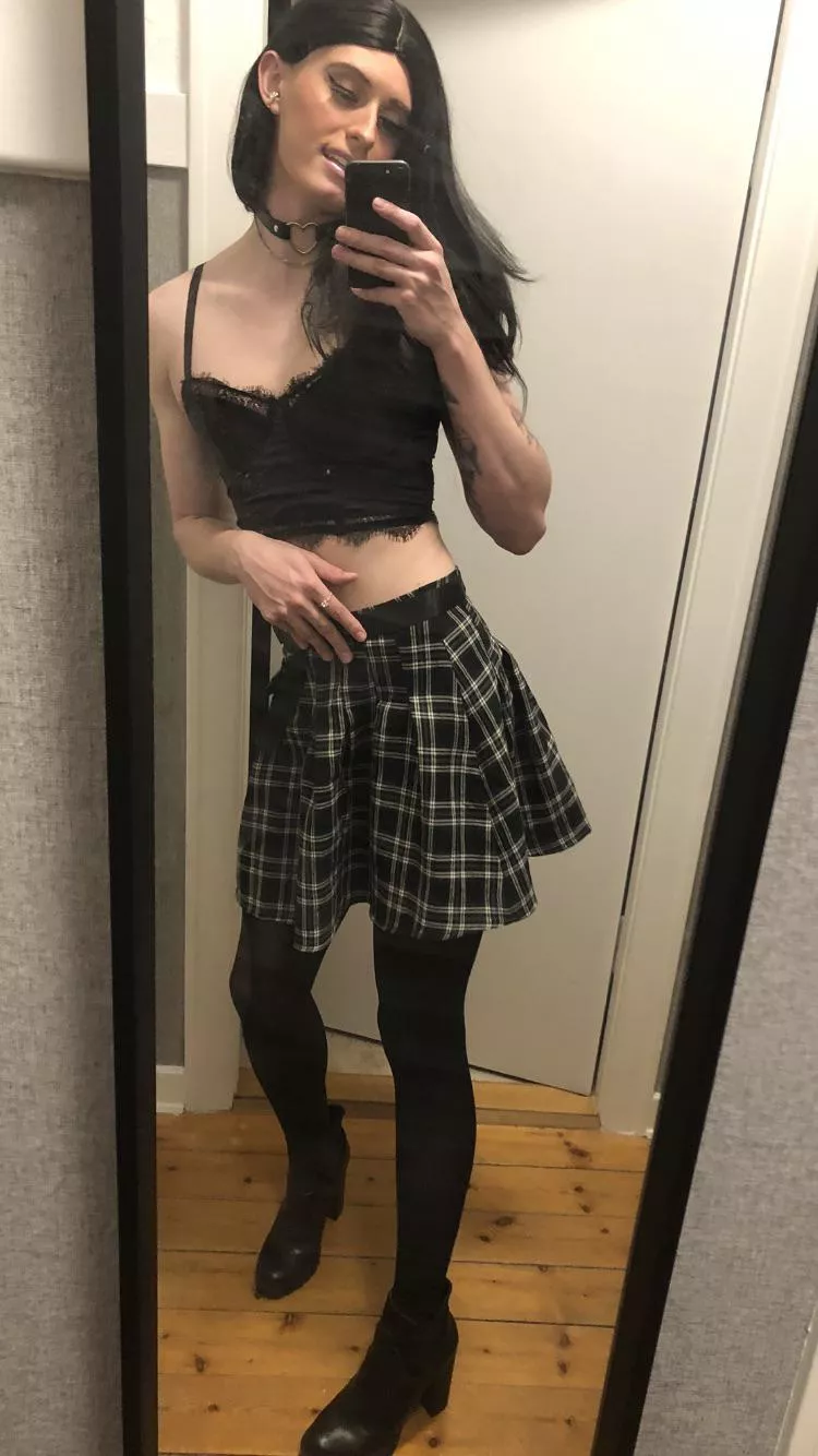 I need more confidence to go out like this.. do I pass?