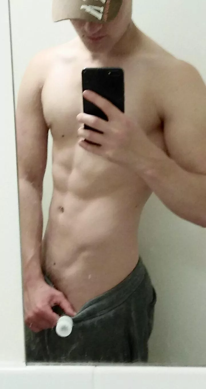 I need someone to spot me in the gym x :) m19