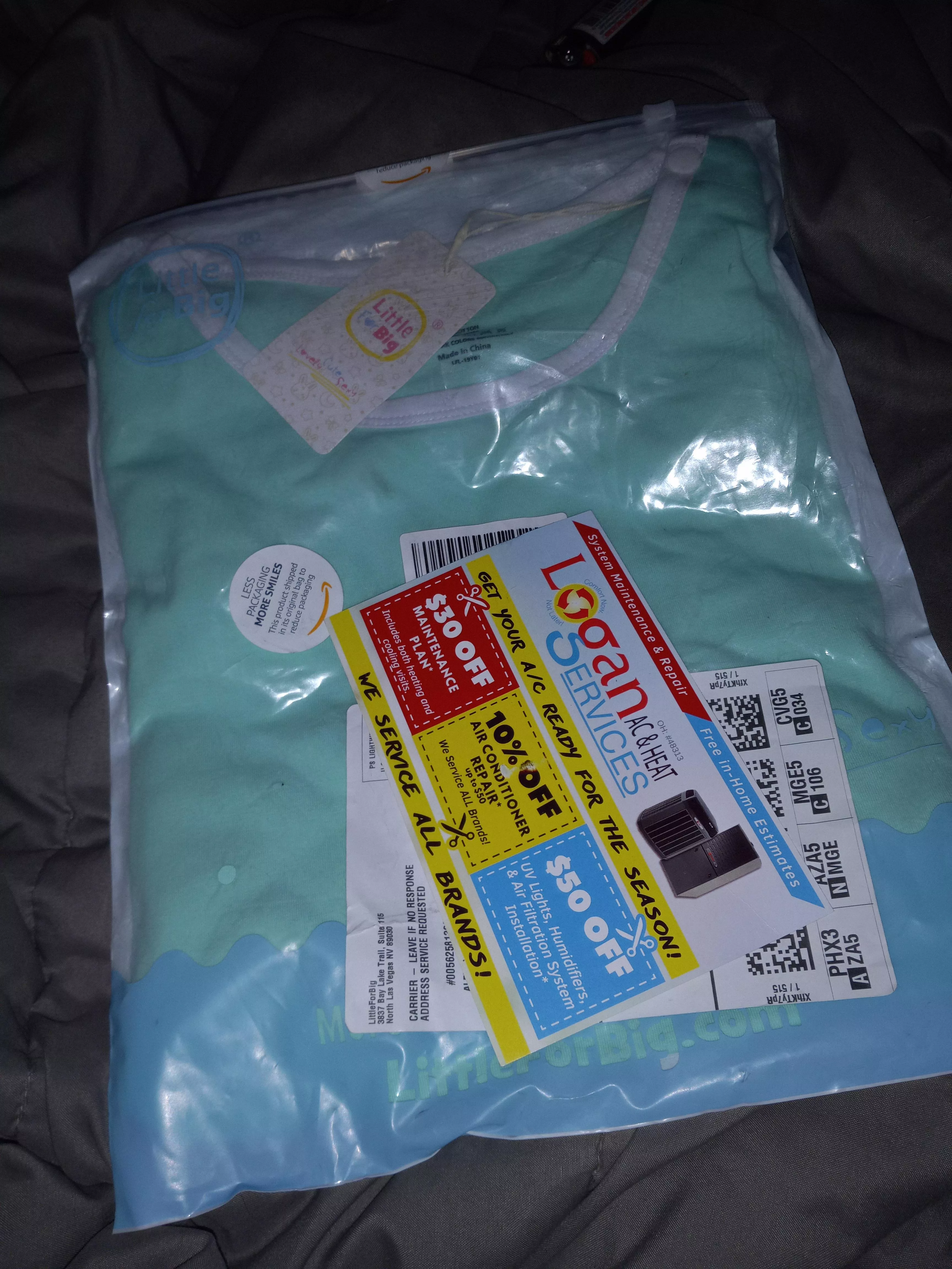 I think Amazon just outted me to my mail man 😳 Daddy is just dying of laughter. I do not think this is funny at all 😐 actually I am so embarrassed, I dont think I will ever be able to look the mail man in the eyes again.