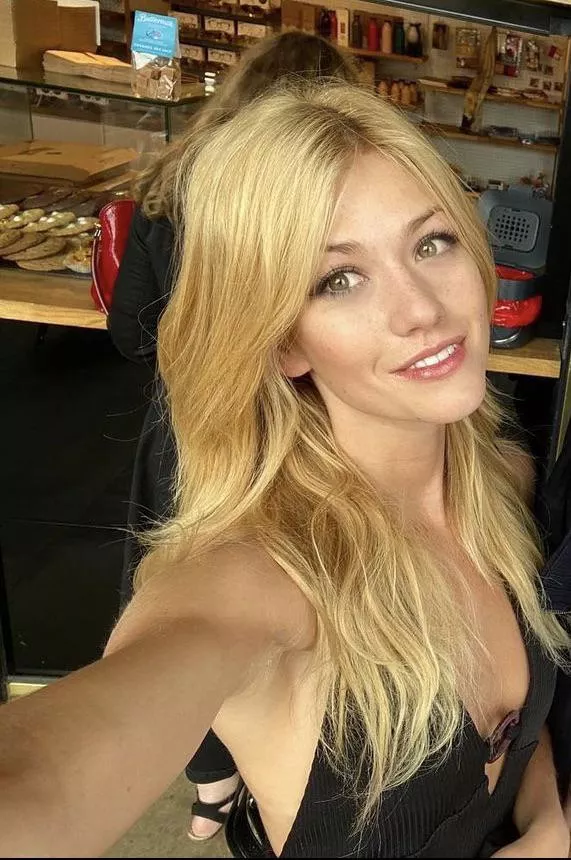 I wanna get so bi for the perfect Katherine Mcnamara, she makes me feel so horny and weak