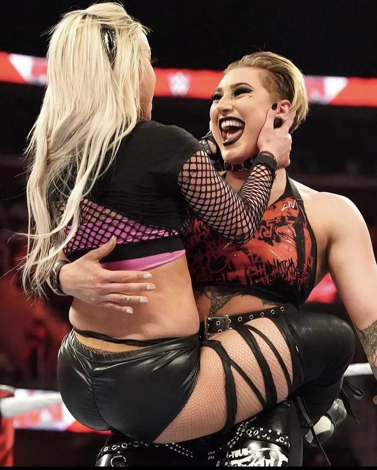 I want Rhea and Liv to fuckðŸ¤¤