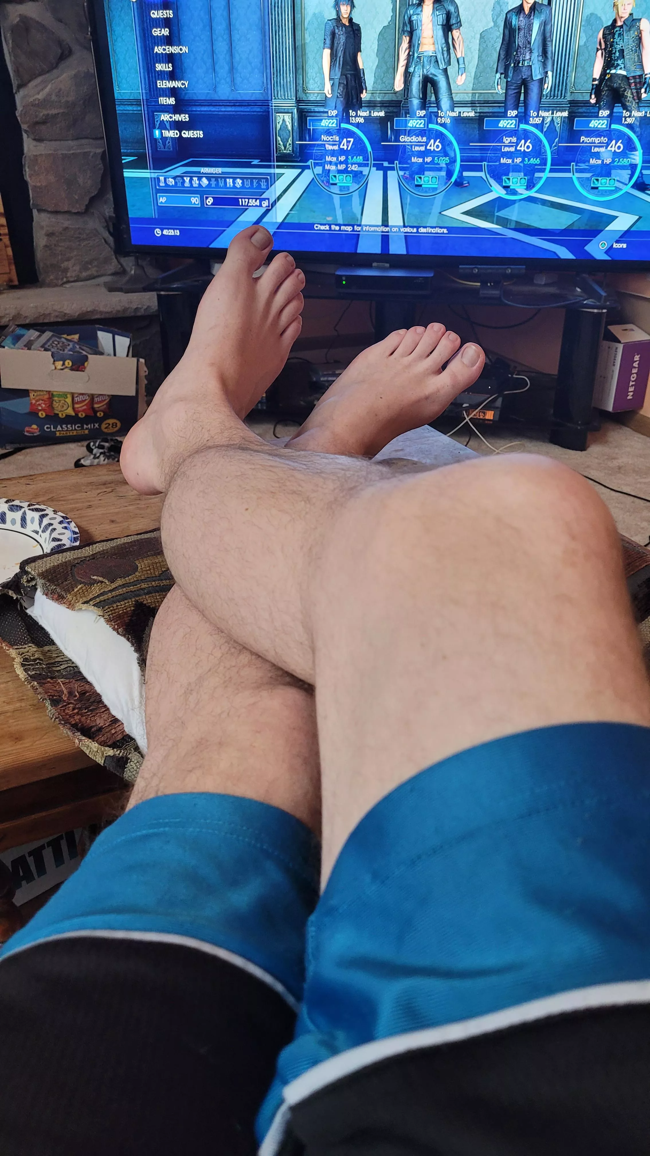 I want someone to worship my feet while I'm relaxing