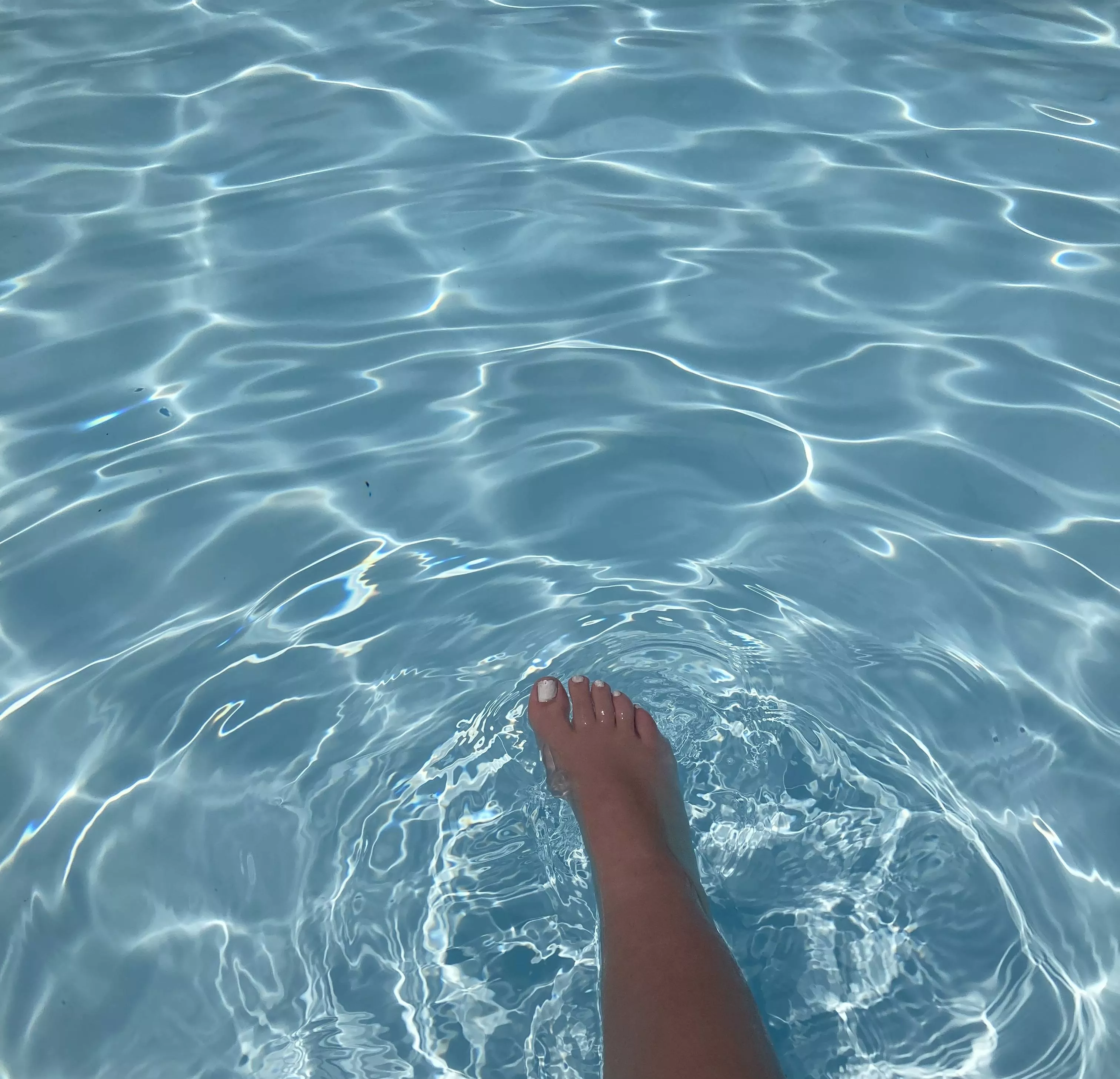 i want someone who would suck my toes even at a public pool