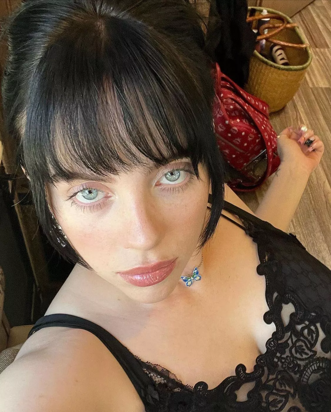 i wish Billie Eilish would dom me with her big tits and phat ass