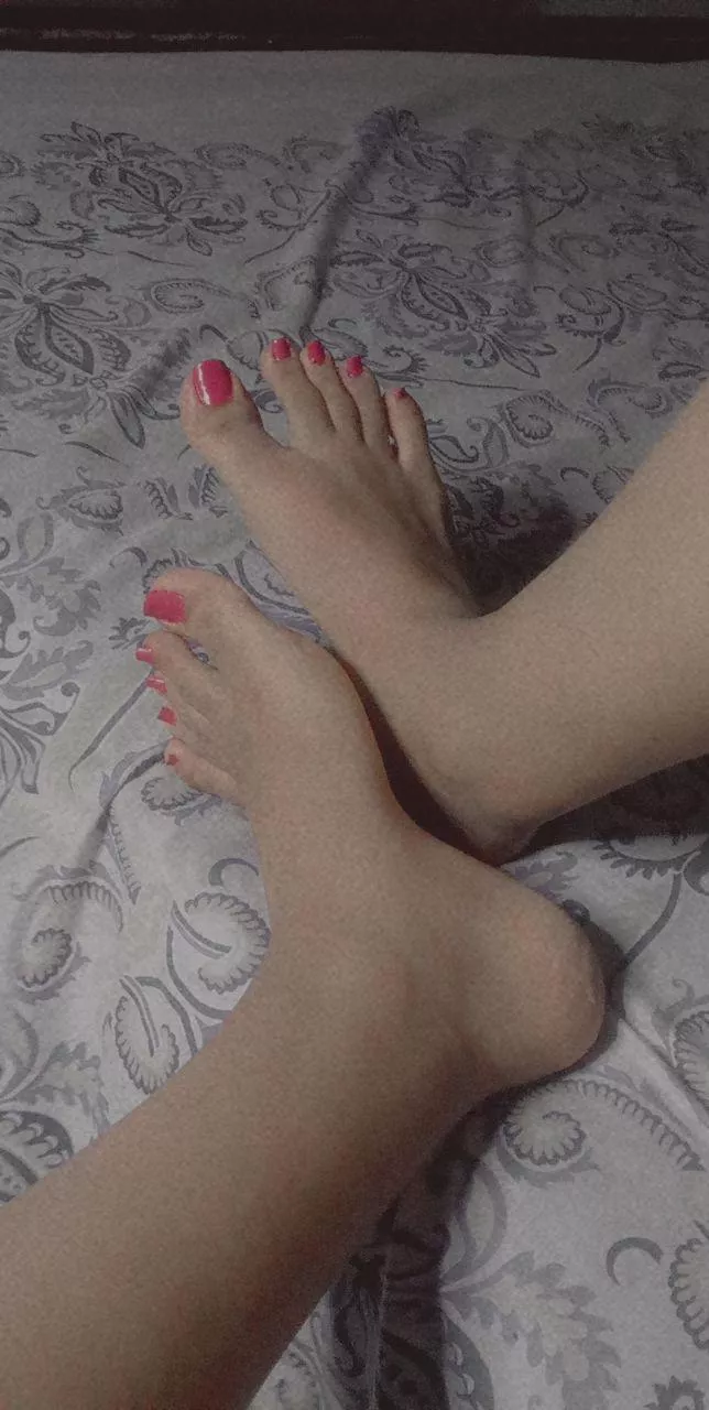 i wish someone would cover my toes in cum 🥺