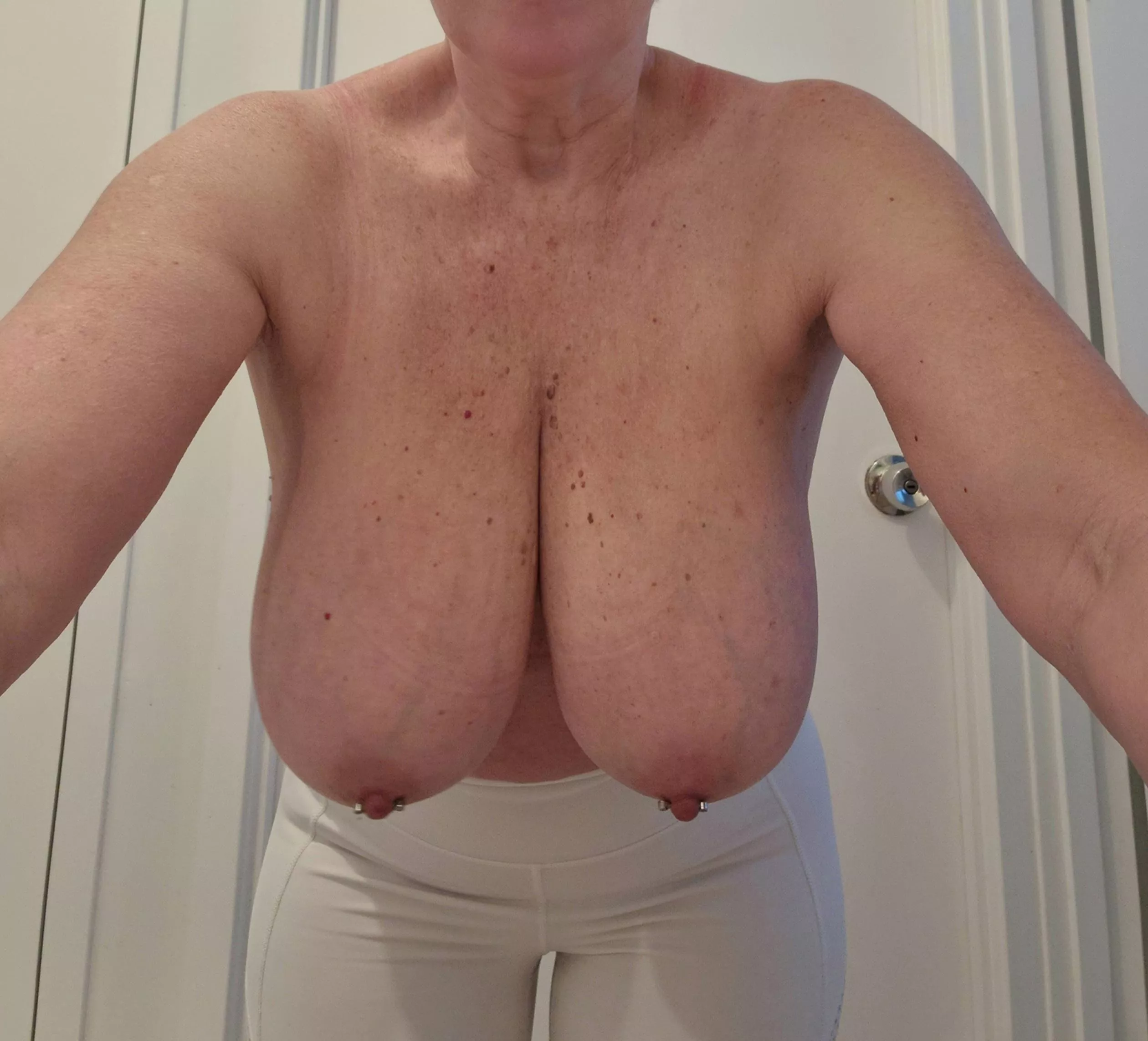 I wonder what is missing in between my boobs 🤔 xx 57yo (f) (OC) 🇦🇺